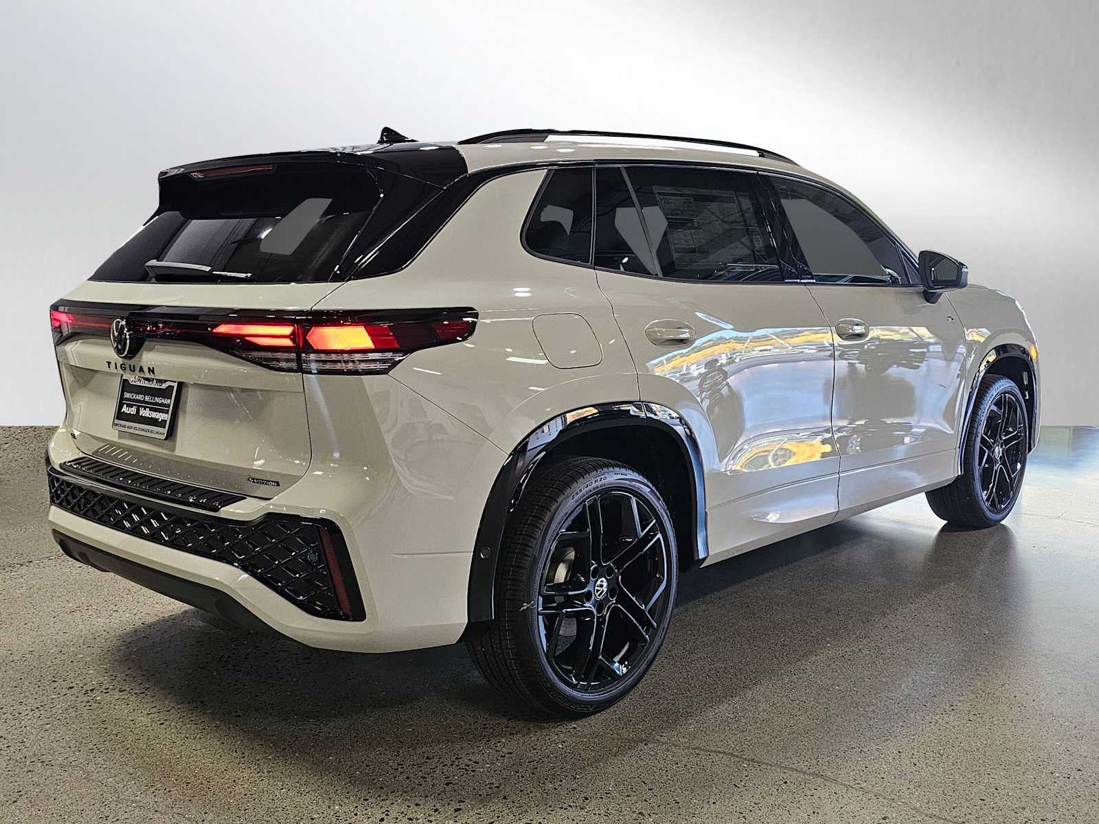 2026 Volkswagen Tiguan 2.0T SE R-Line Black 4MOTION