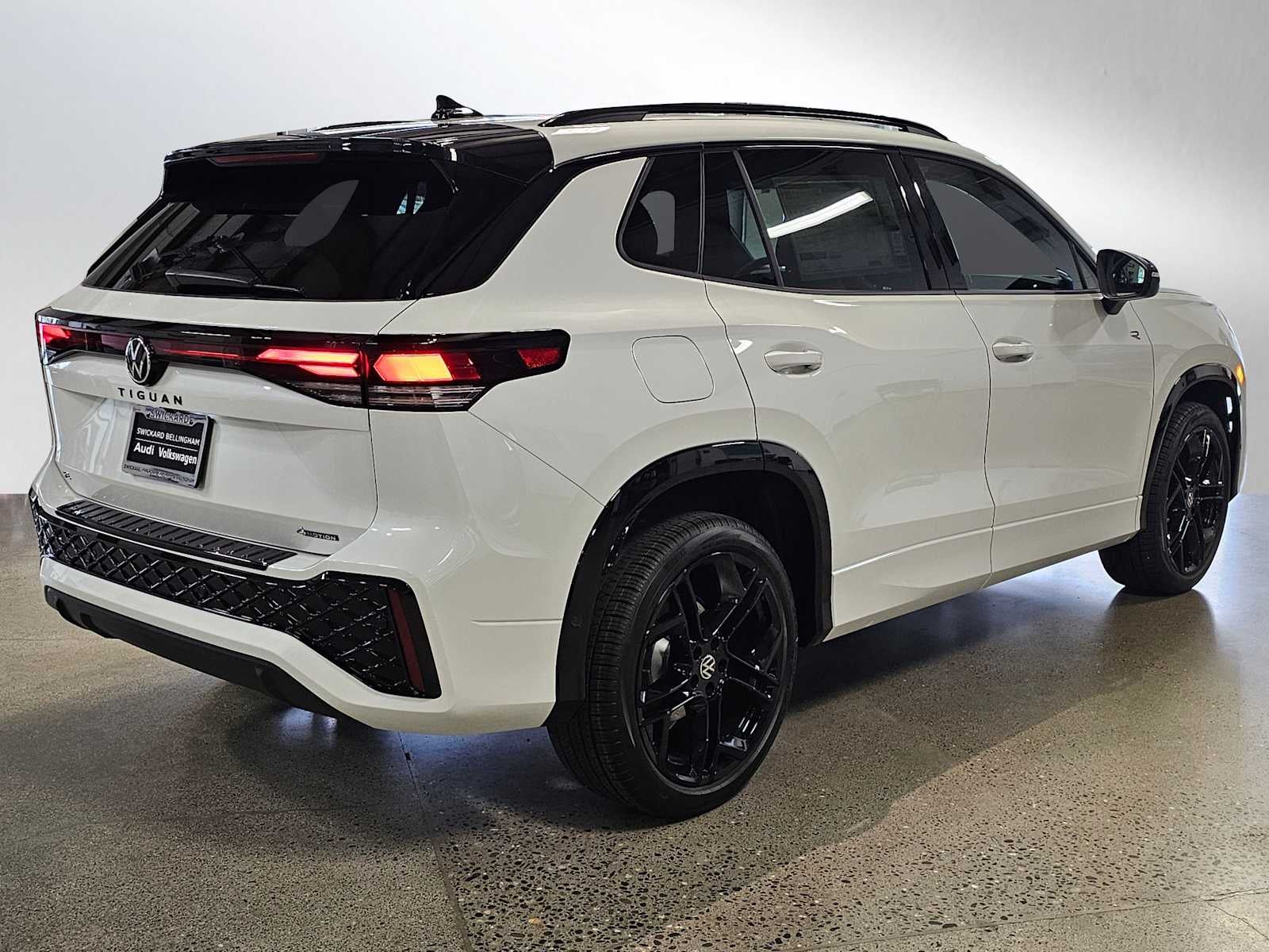 2026 Volkswagen Tiguan 2.0T SE R-Line Black 4MOTION