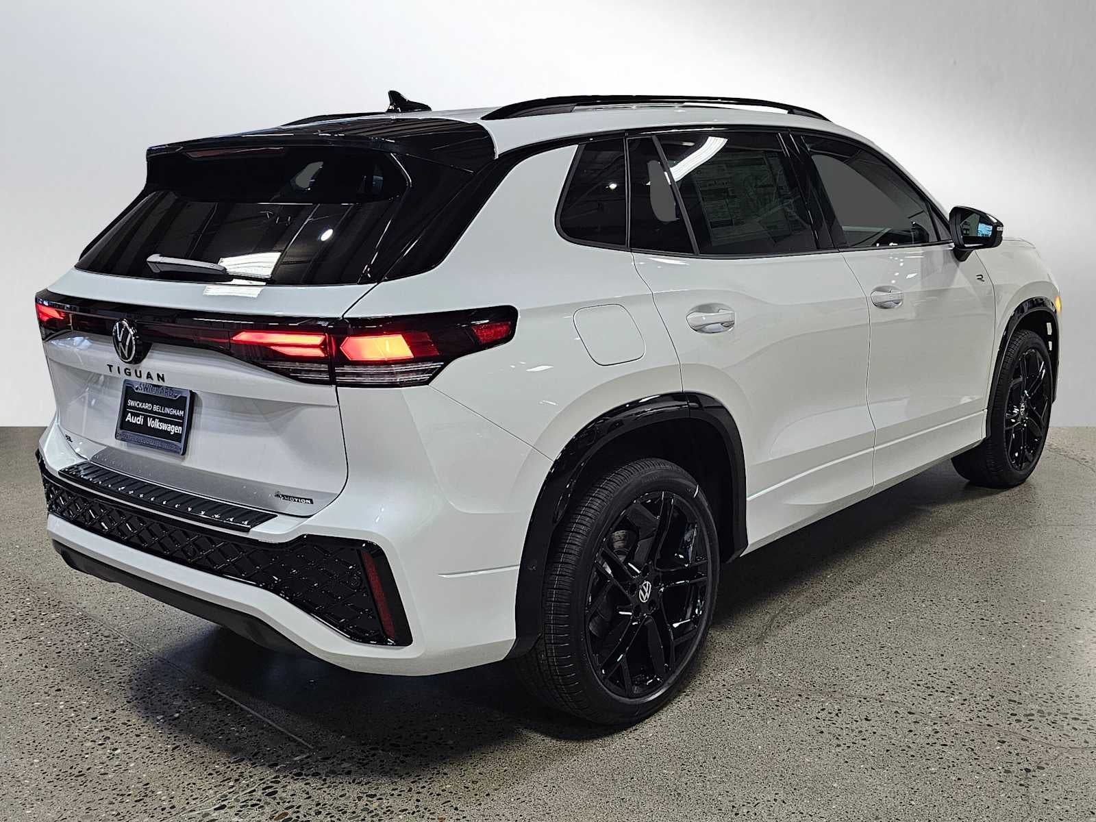 2026 Volkswagen Tiguan 2.0T SE R-Line Black 4MOTION