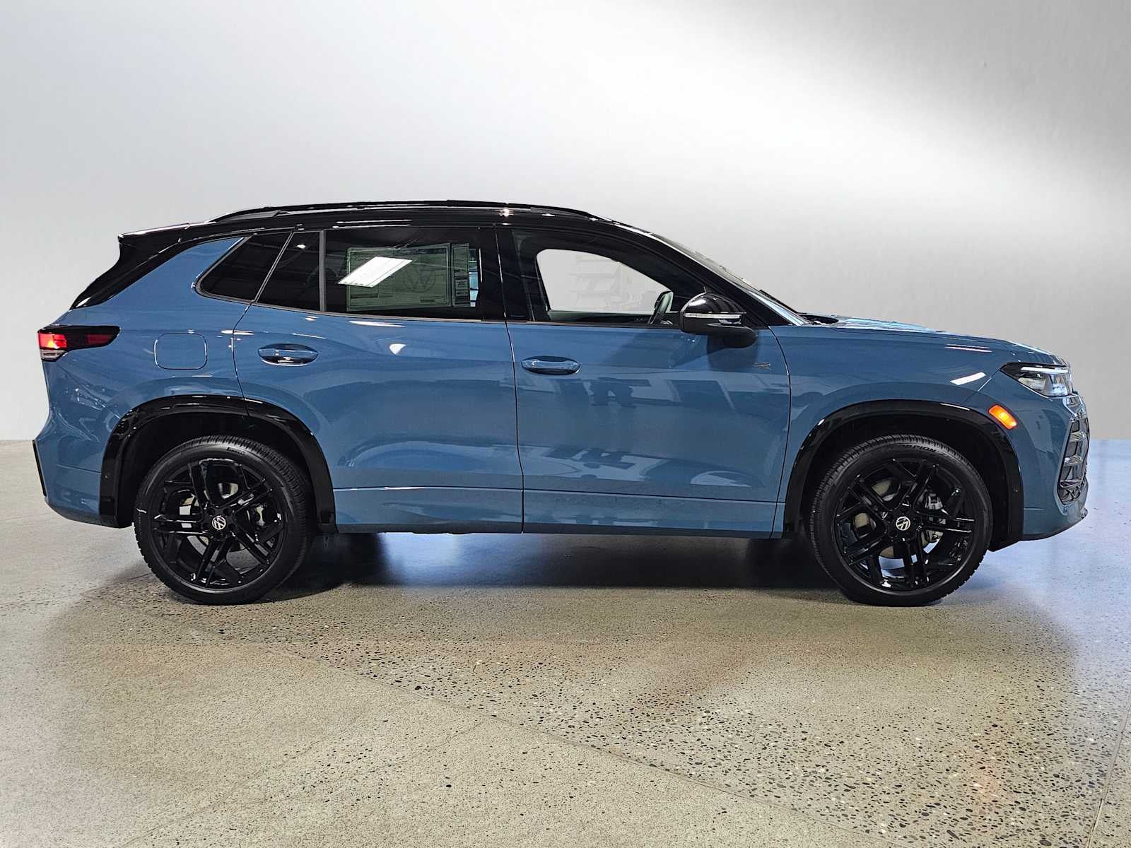 2026 Volkswagen Tiguan 2.0T SE R-Line Black 4MOTION