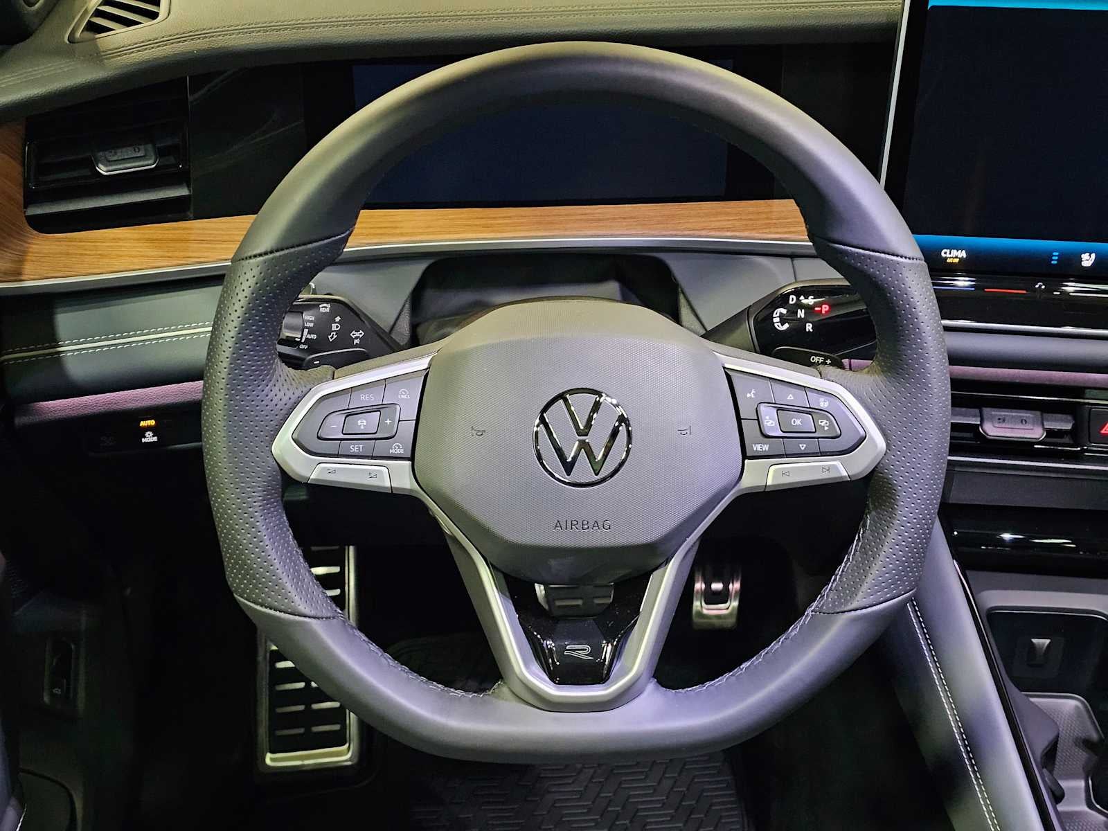 2026 Volkswagen Tiguan 2.0T SEL R-Line Turbo 4MOTION