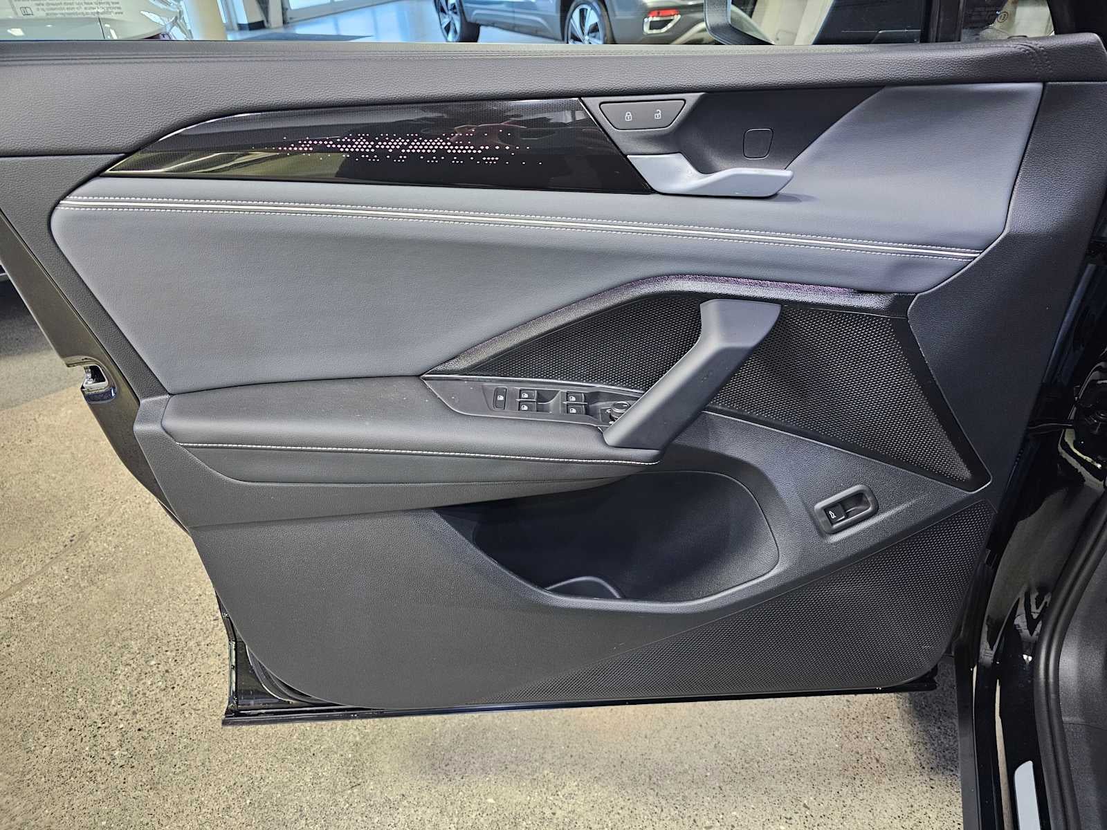 2026 Volkswagen Tiguan 2.0T SEL R-Line Turbo 4MOTION