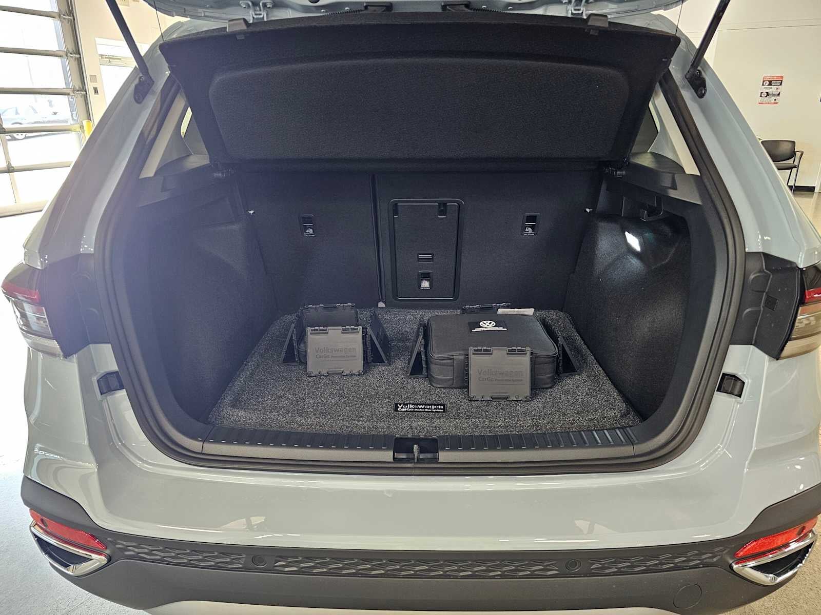 2025 Volkswagen Taos SE 4MOTION