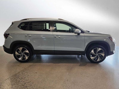 2025 Volkswagen Taos SE 4MOTION