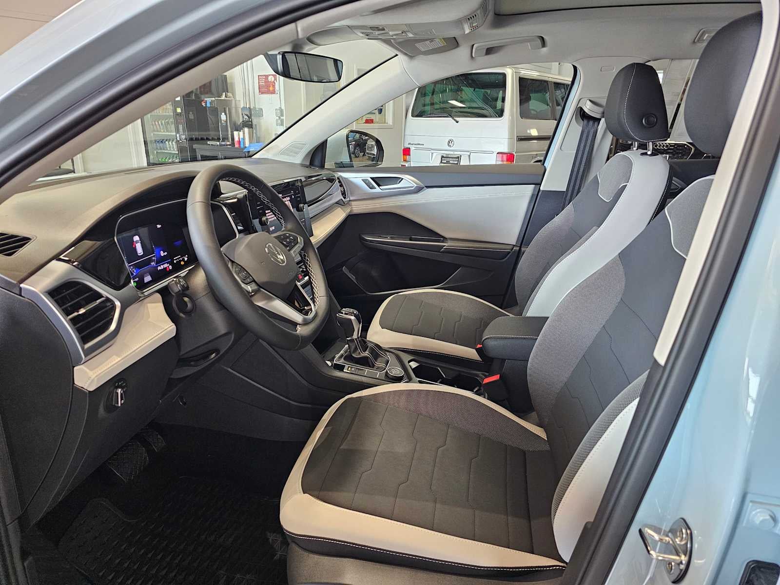 2025 Volkswagen Taos SE 4MOTION