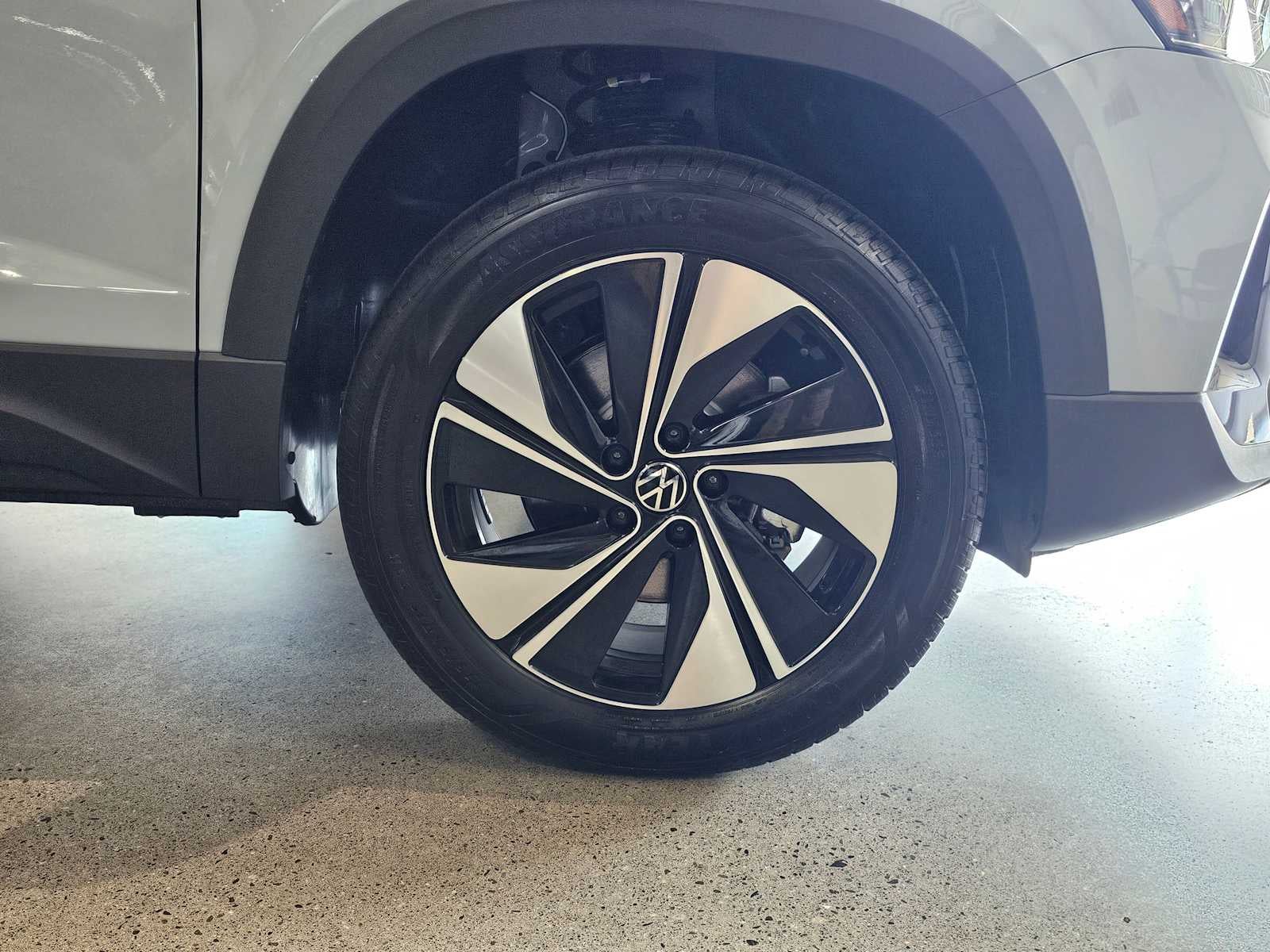 2025 Volkswagen Taos SE 4MOTION