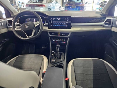 2025 Volkswagen Taos SE 4MOTION