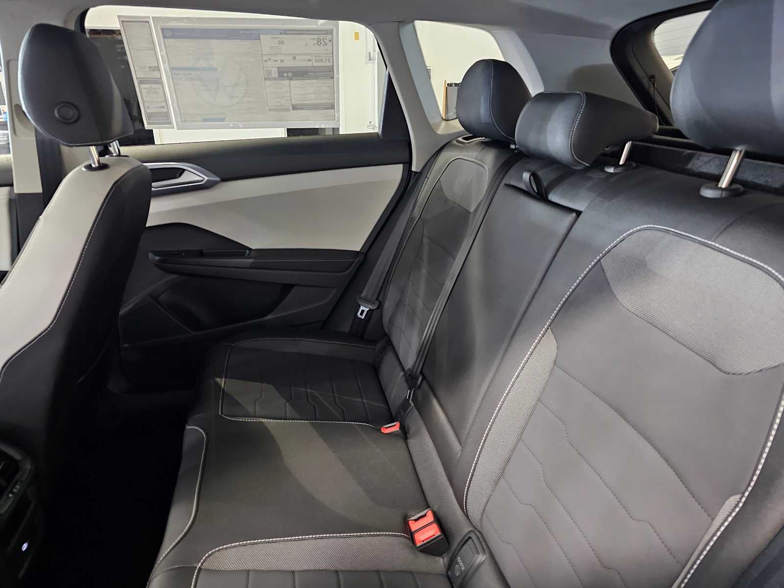 2025 Volkswagen Taos SE 4MOTION