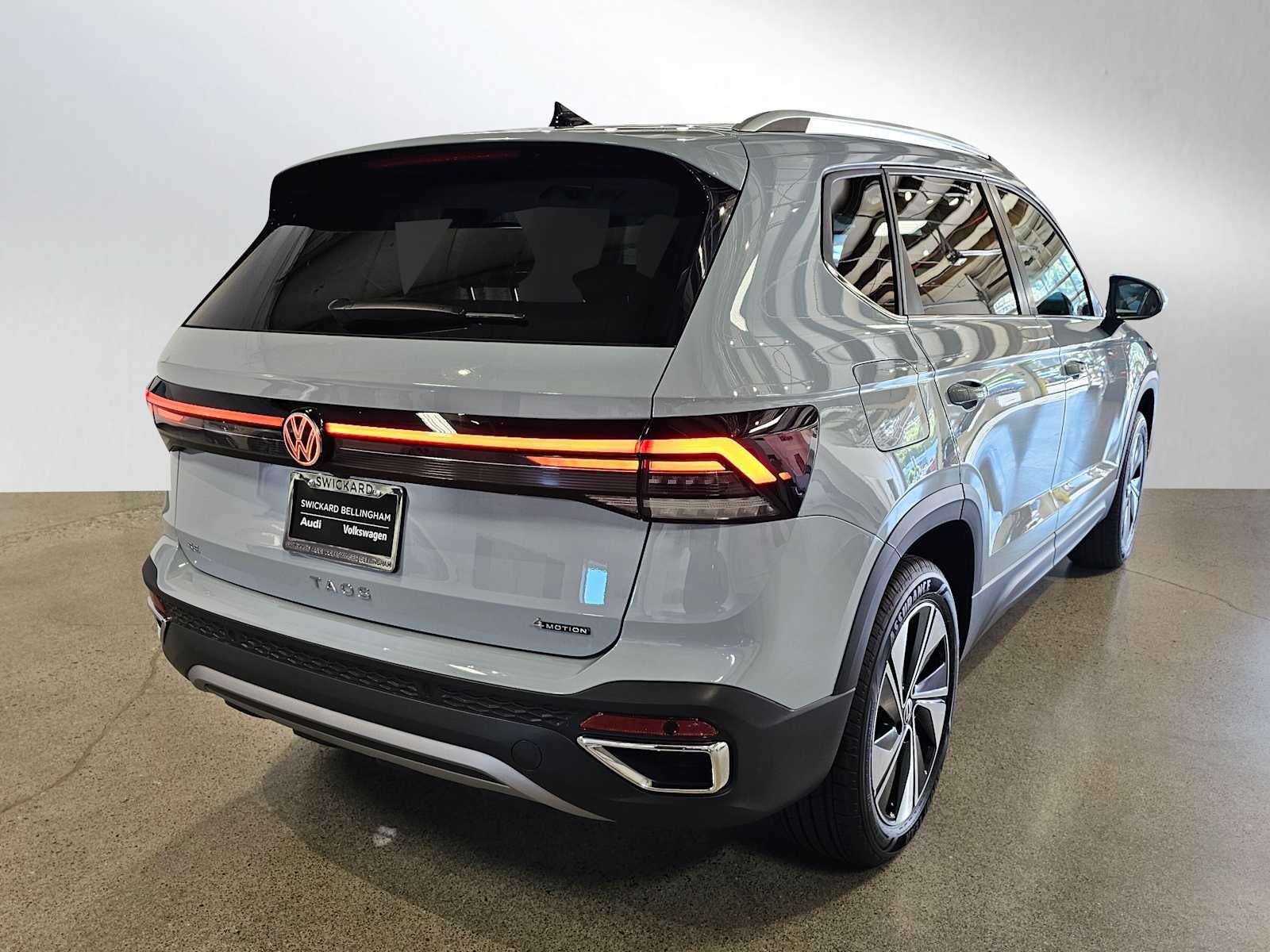 2025 Volkswagen Taos SE 4MOTION