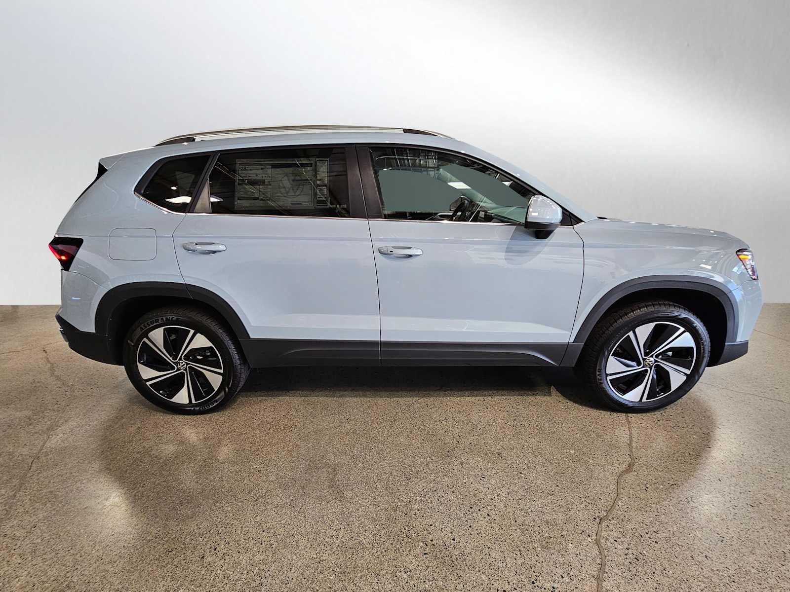 2025 Volkswagen Taos SE 4MOTION
