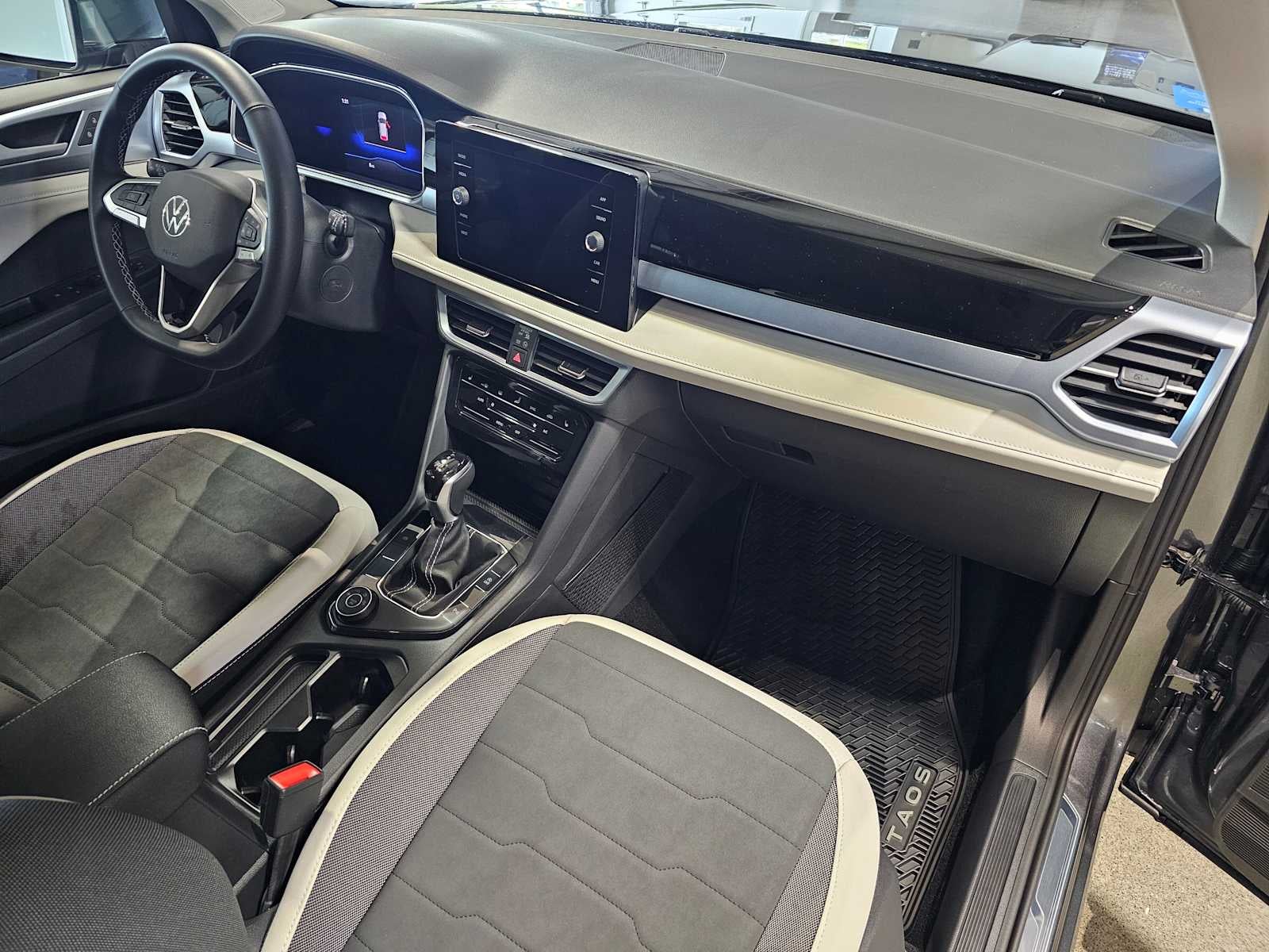2026 Volkswagen Taos SE 4MOTION