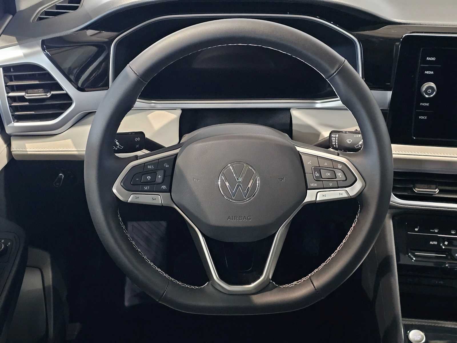 2026 Volkswagen Taos SE 4MOTION