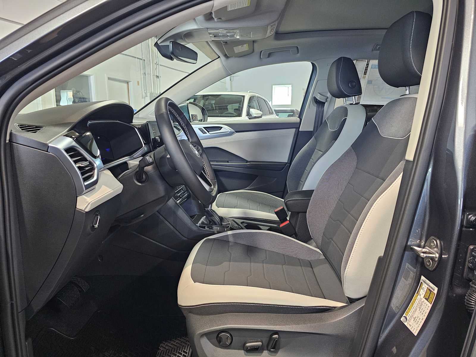 2026 Volkswagen Taos SE 4MOTION