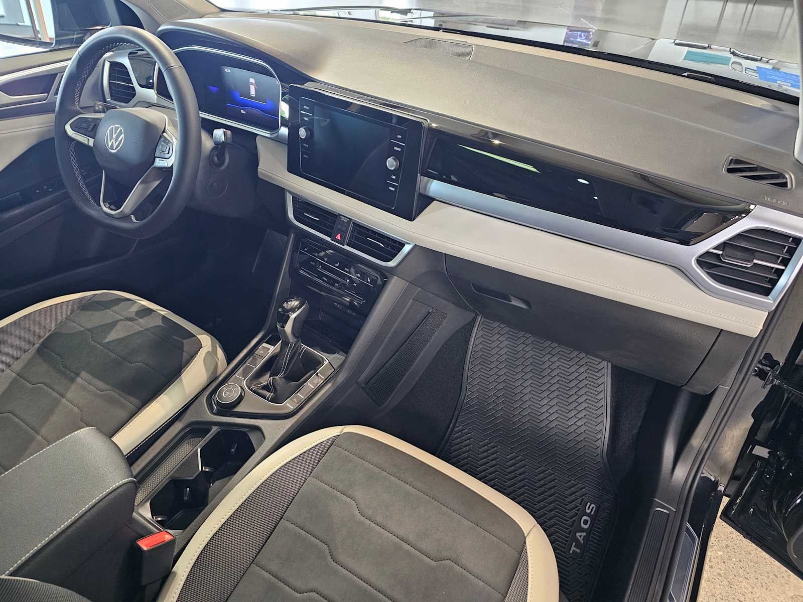 2026 Volkswagen Taos SE 4MOTION