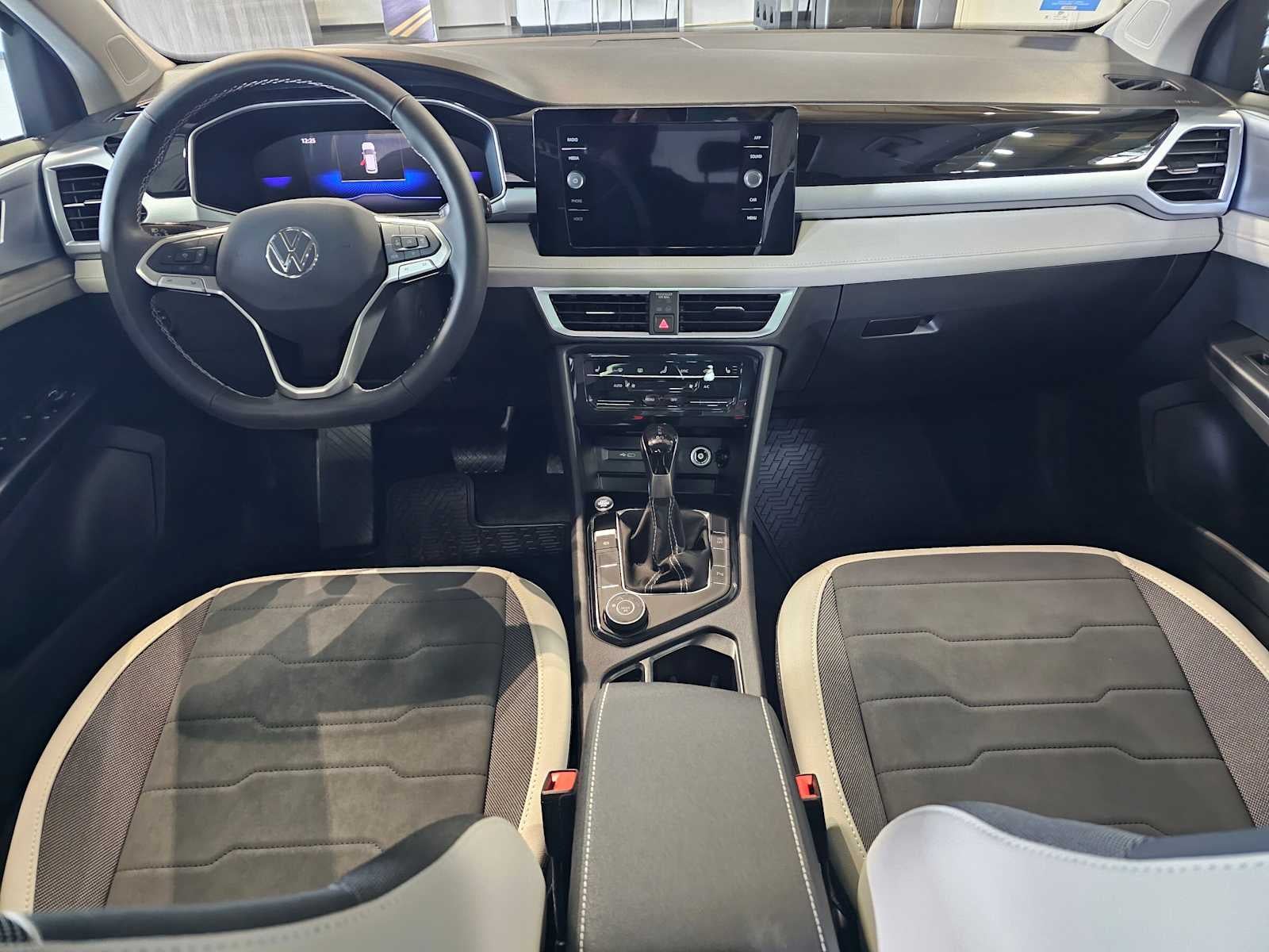 2026 Volkswagen Taos SE 4MOTION