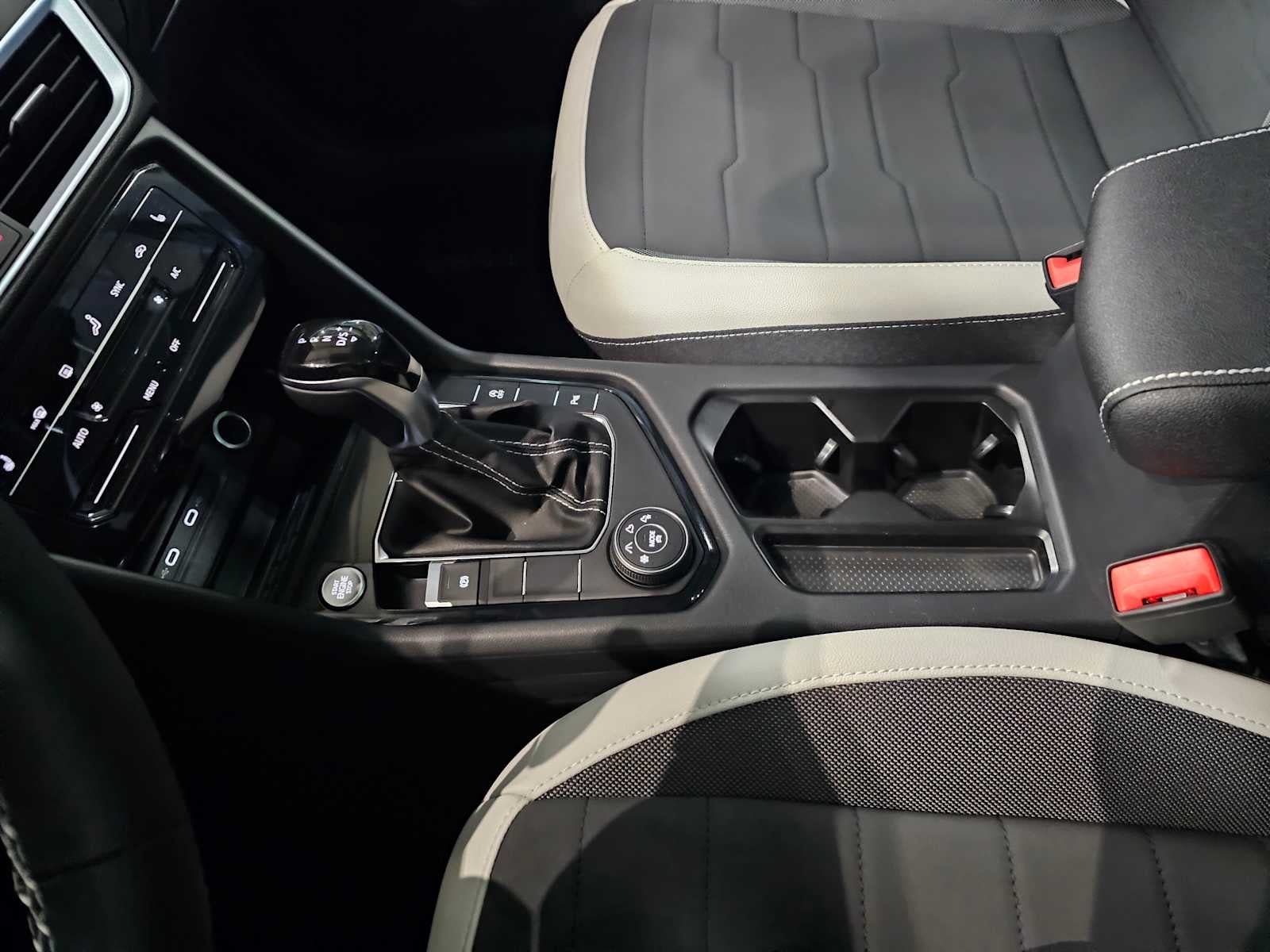 2026 Volkswagen Taos SE 4MOTION
