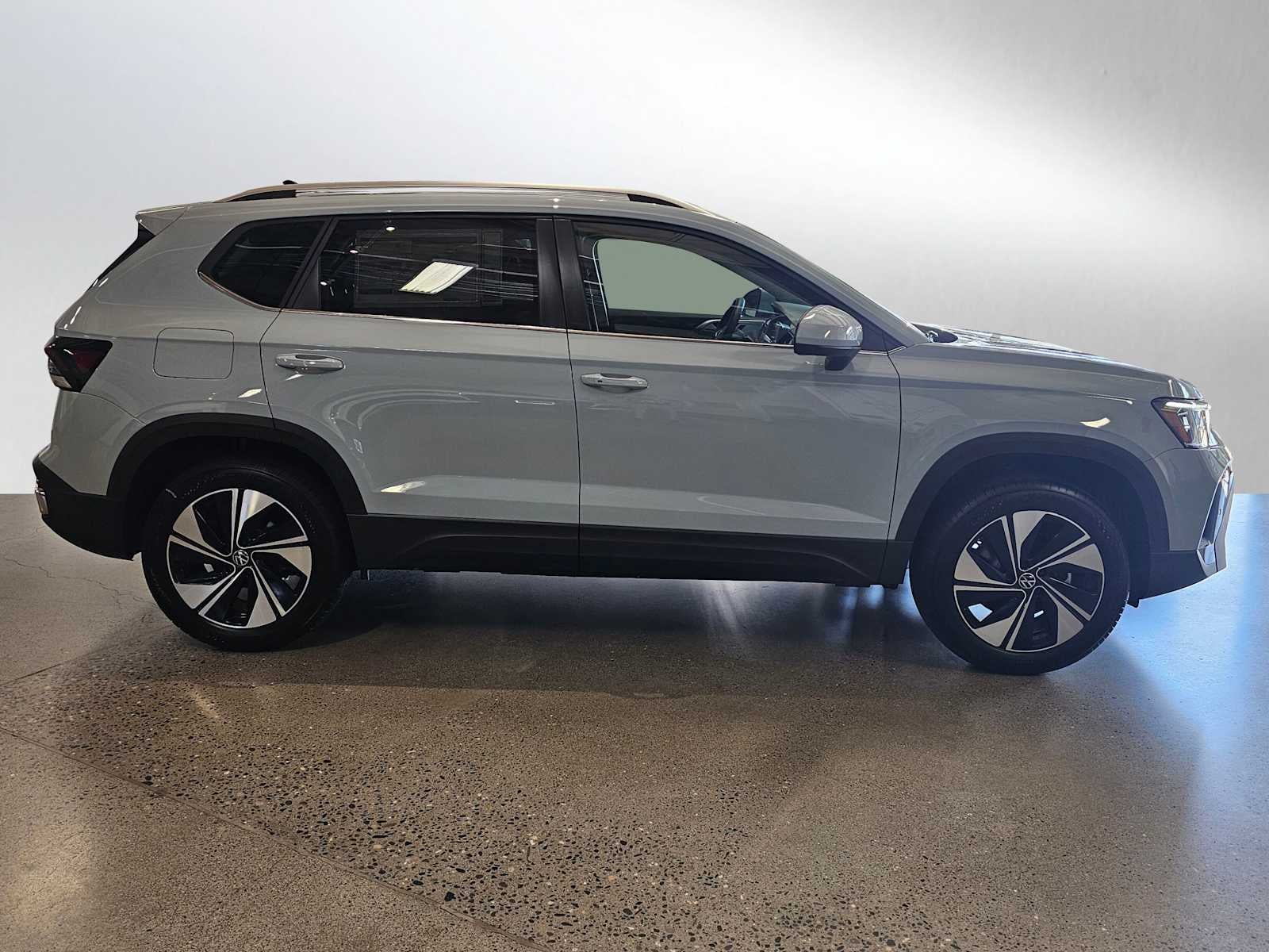 2025 Volkswagen Taos SE 4MOTION