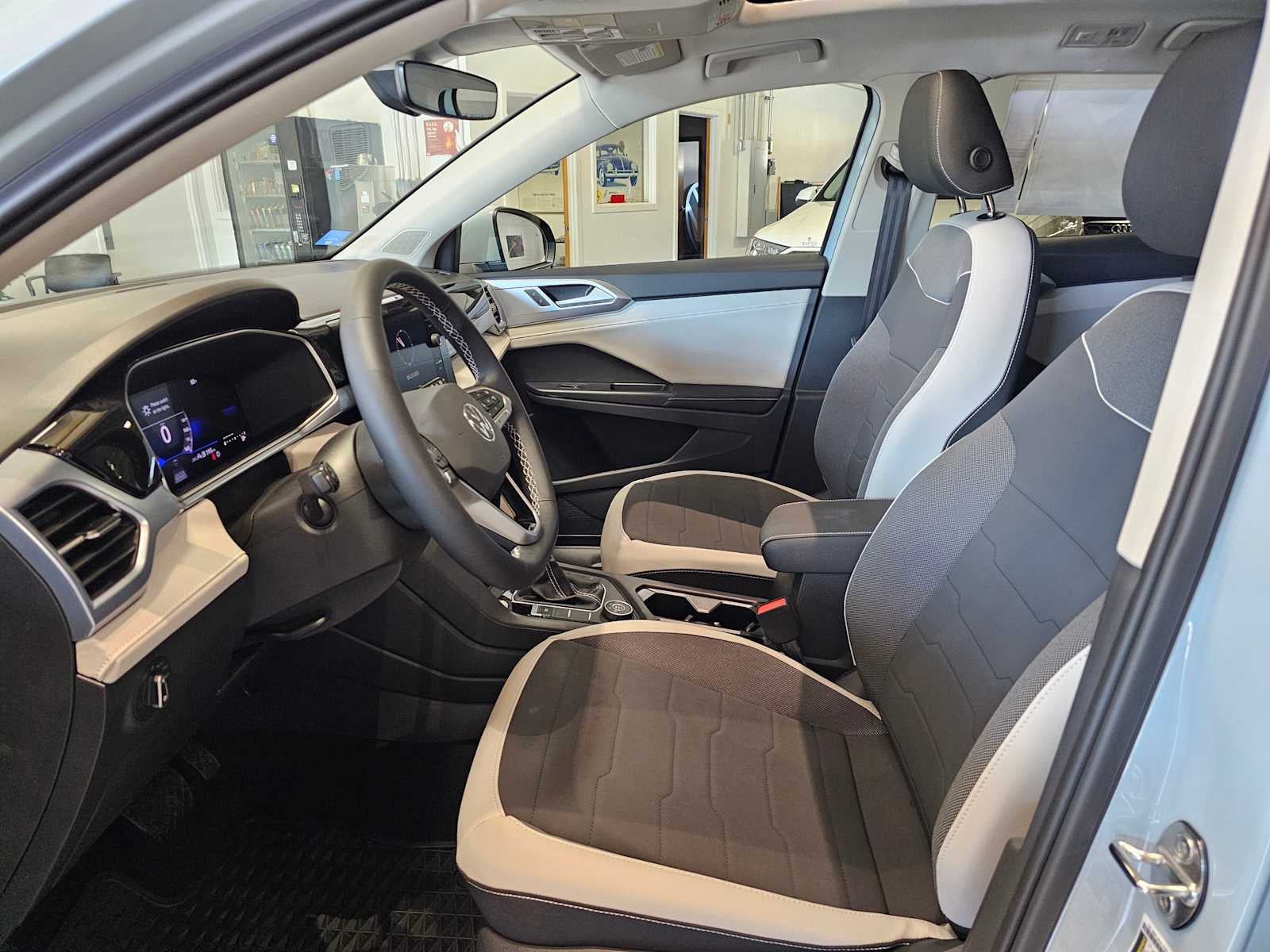 2025 Volkswagen Taos SE 4MOTION