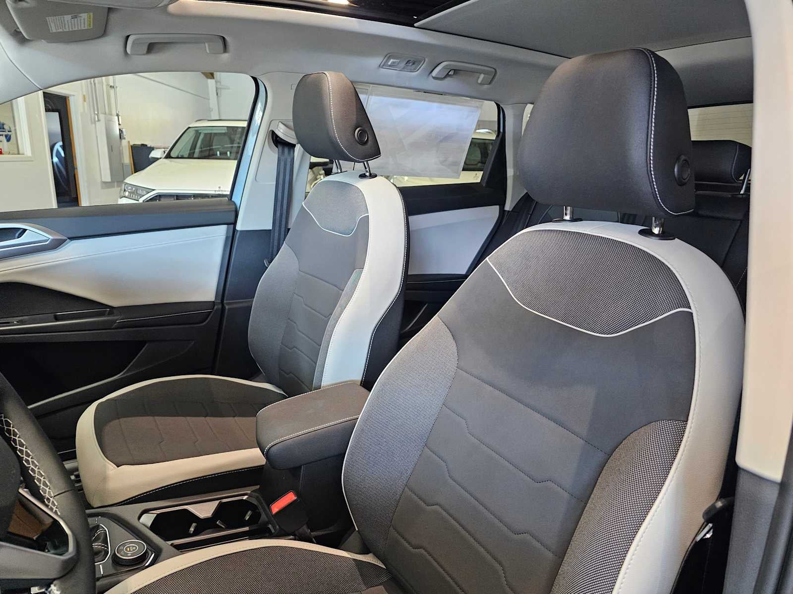 2025 Volkswagen Taos SE 4MOTION