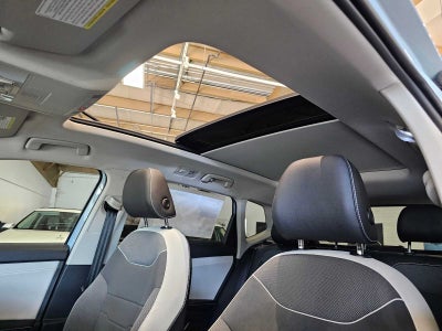 2025 Volkswagen Taos SE 4MOTION