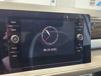 2025 Volkswagen Taos SE 4MOTION