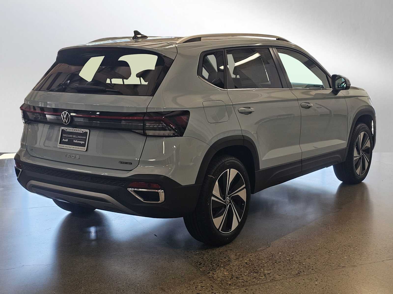 2025 Volkswagen Taos SE 4MOTION