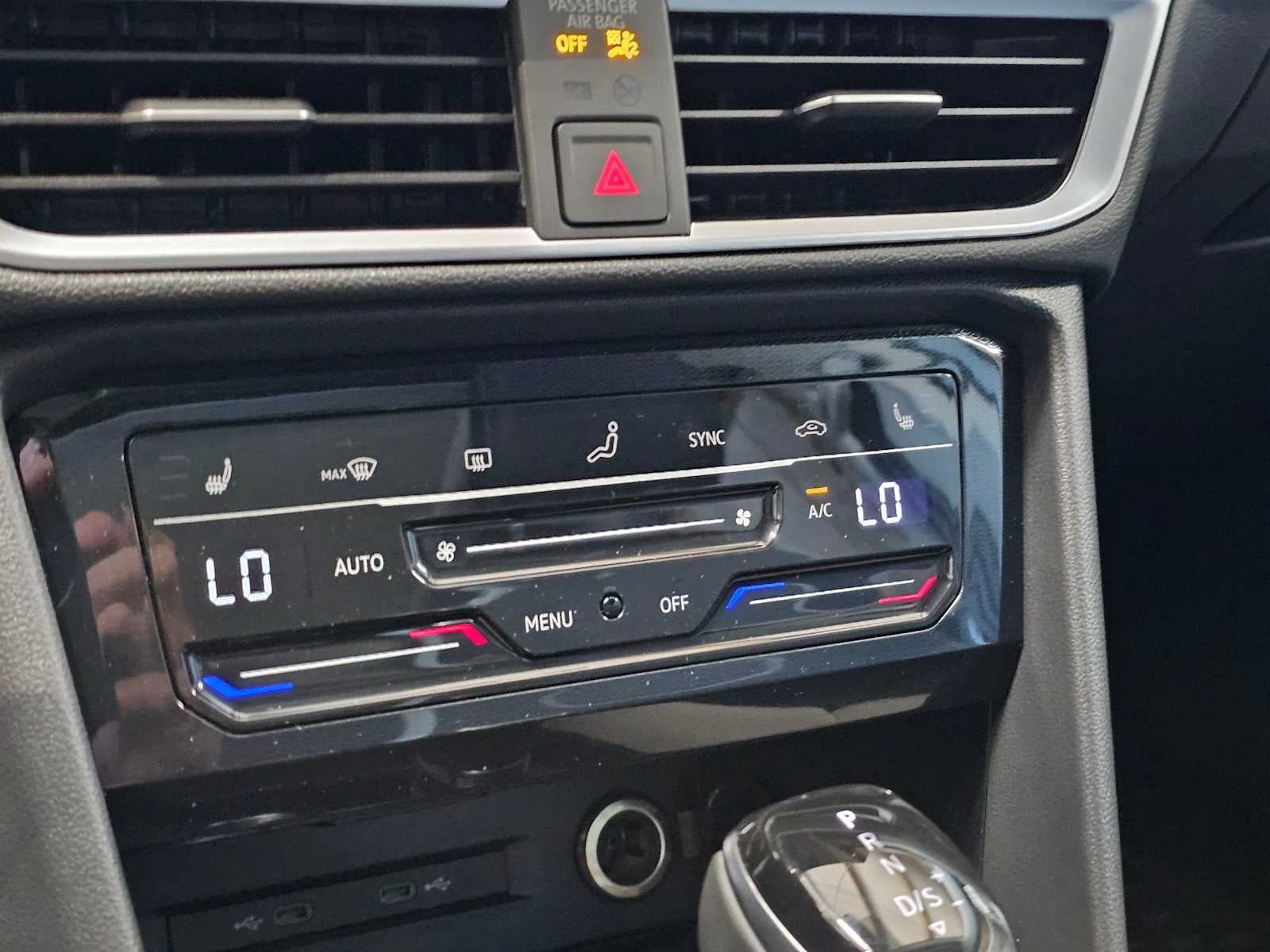 2025 Volkswagen Taos SE 4MOTION