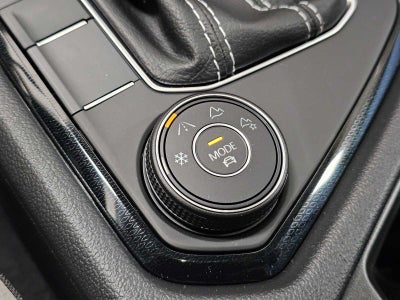 2025 Volkswagen Taos SE 4MOTION