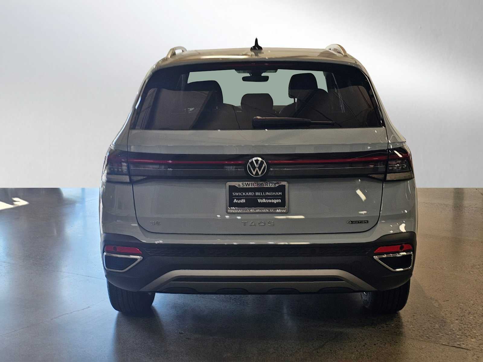 2025 Volkswagen Taos SE 4MOTION