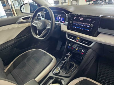 2025 Volkswagen Taos SE 4MOTION