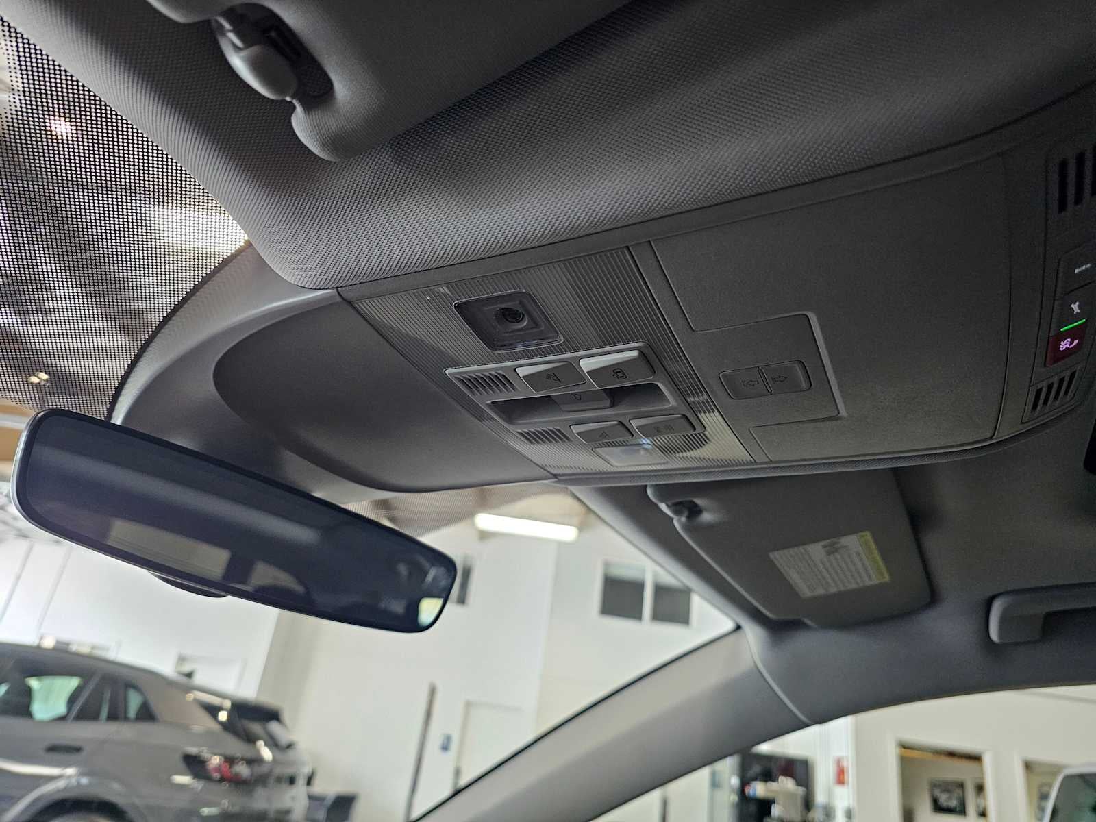 2025 Volkswagen Taos SE 4MOTION