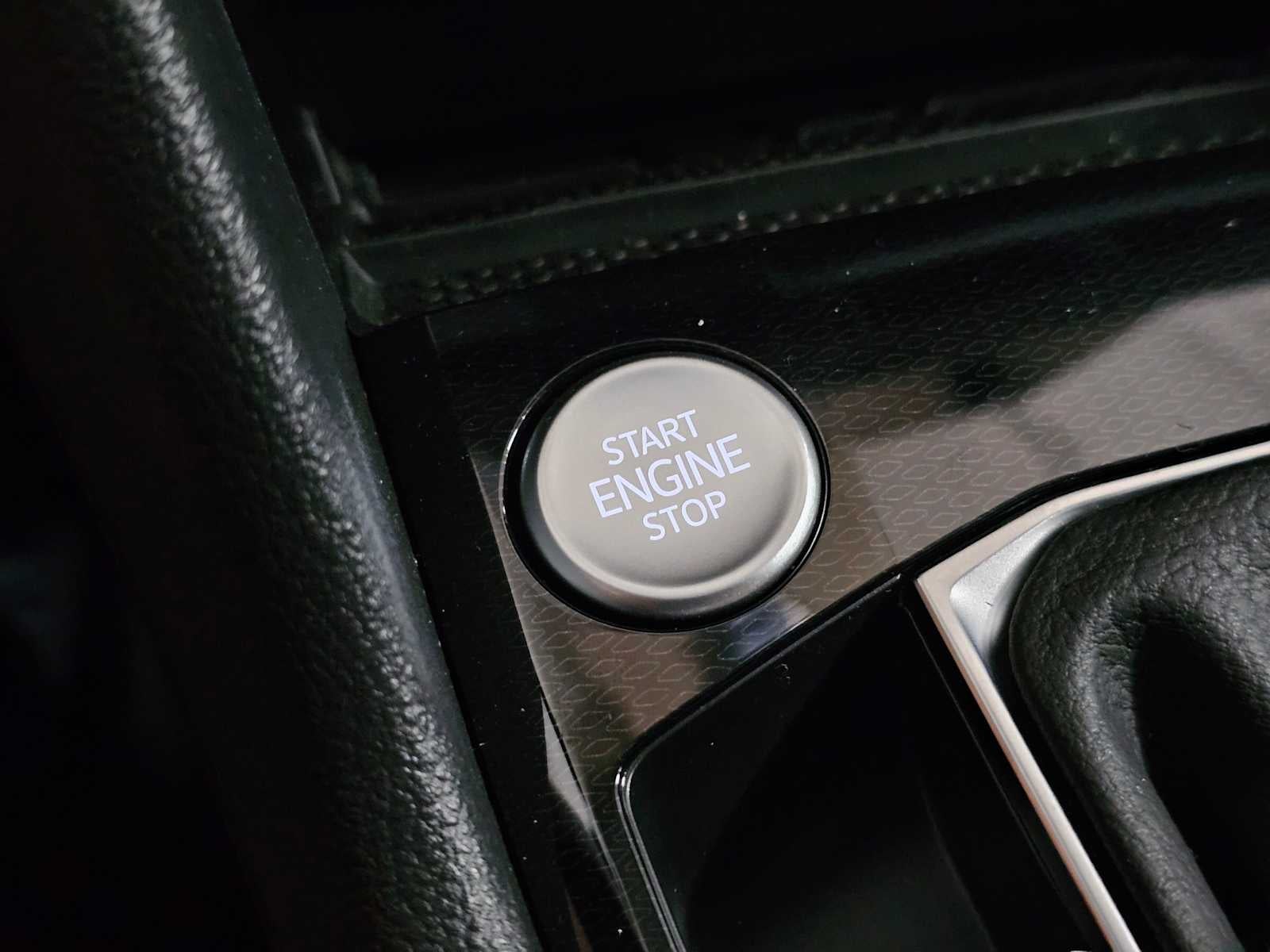 2025 Volkswagen Taos SE 4MOTION