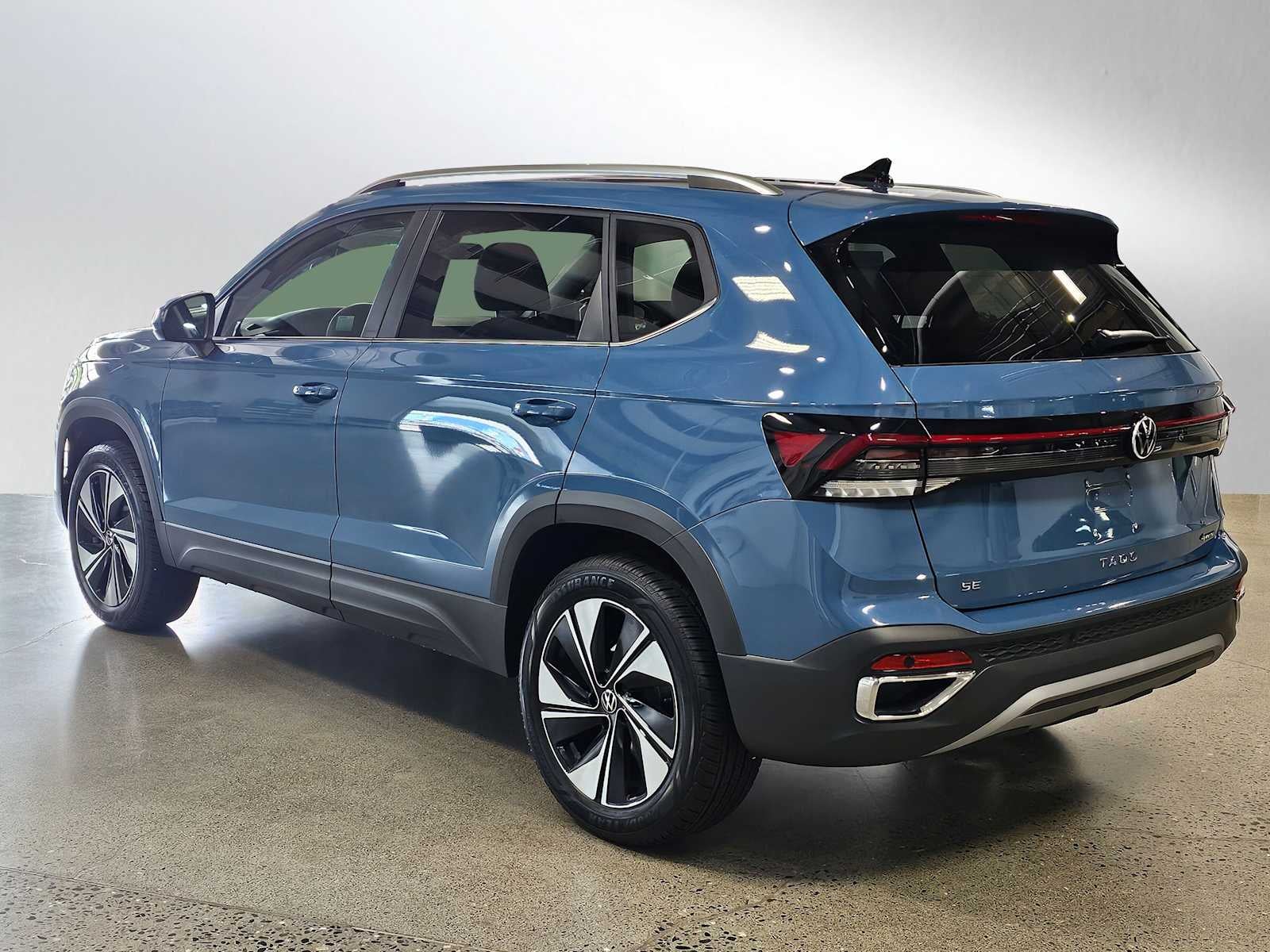2025 Volkswagen Taos SE 4MOTION