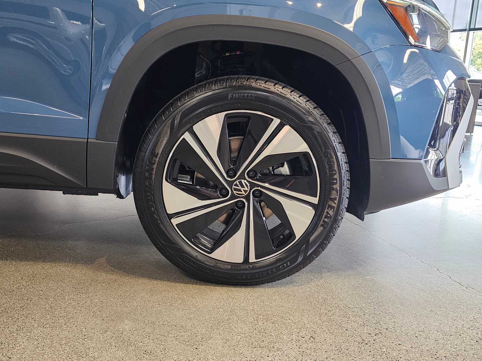 2025 Volkswagen Taos SE 4MOTION