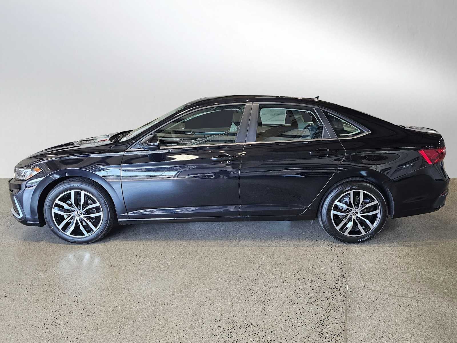 2025 Volkswagen Jetta SE Auto