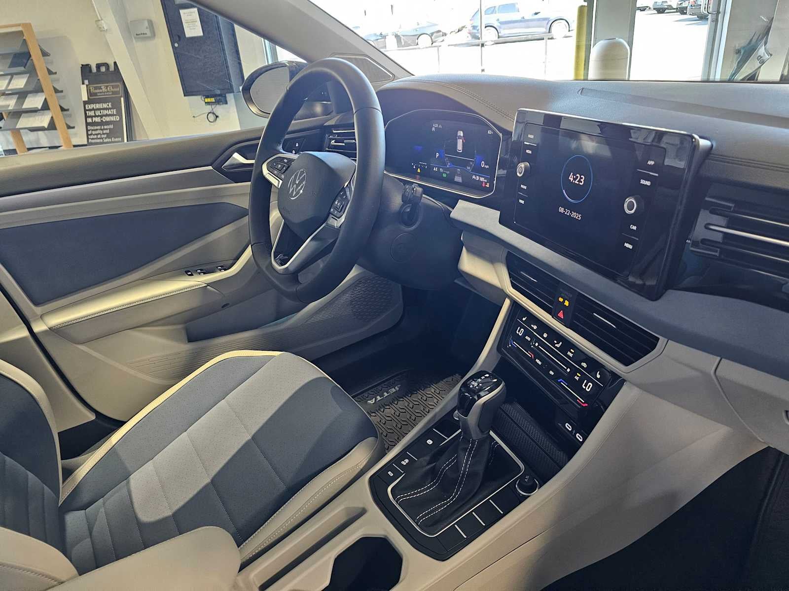 2025 Volkswagen Jetta SE Auto