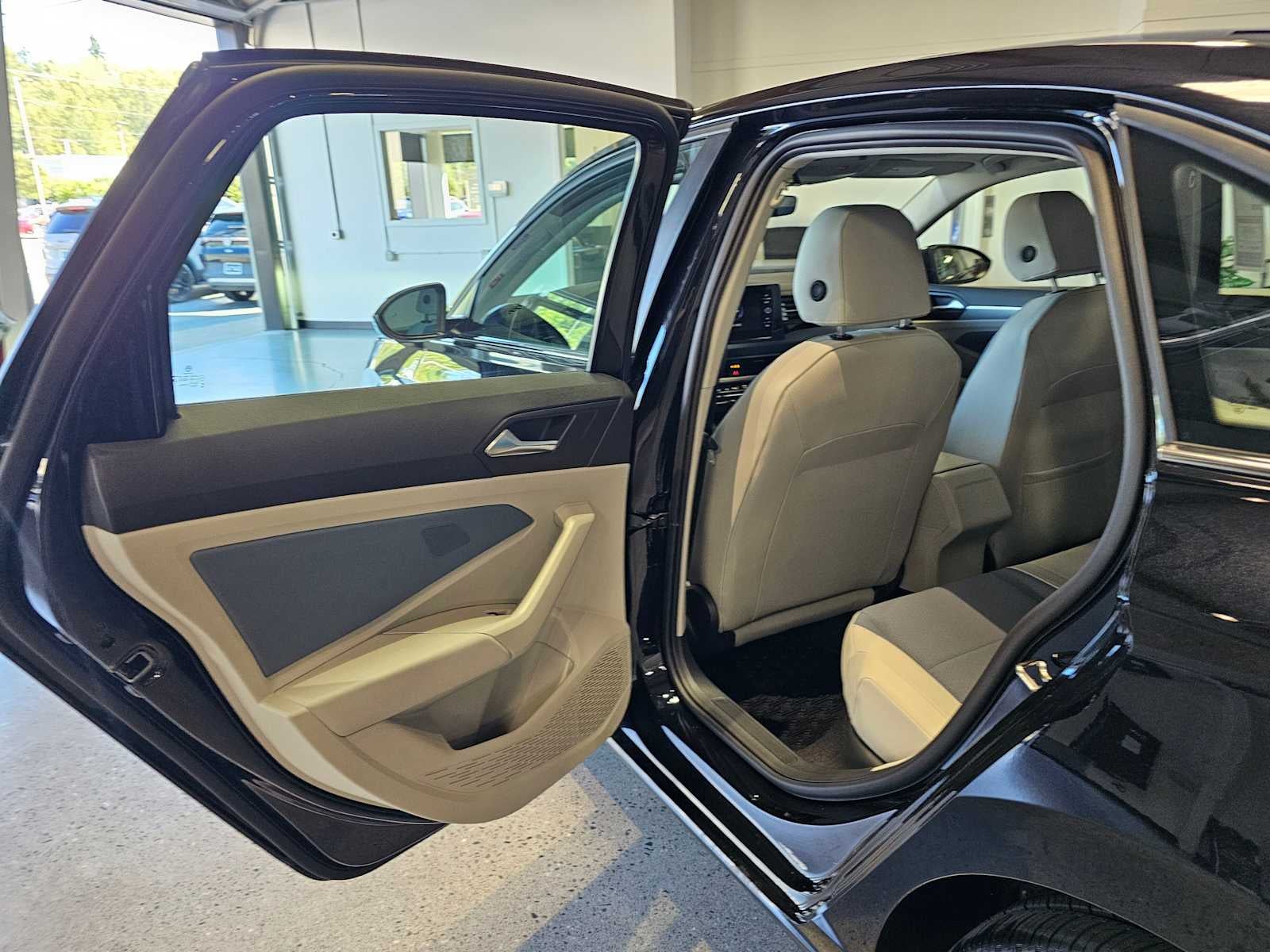 2025 Volkswagen Jetta SE Auto