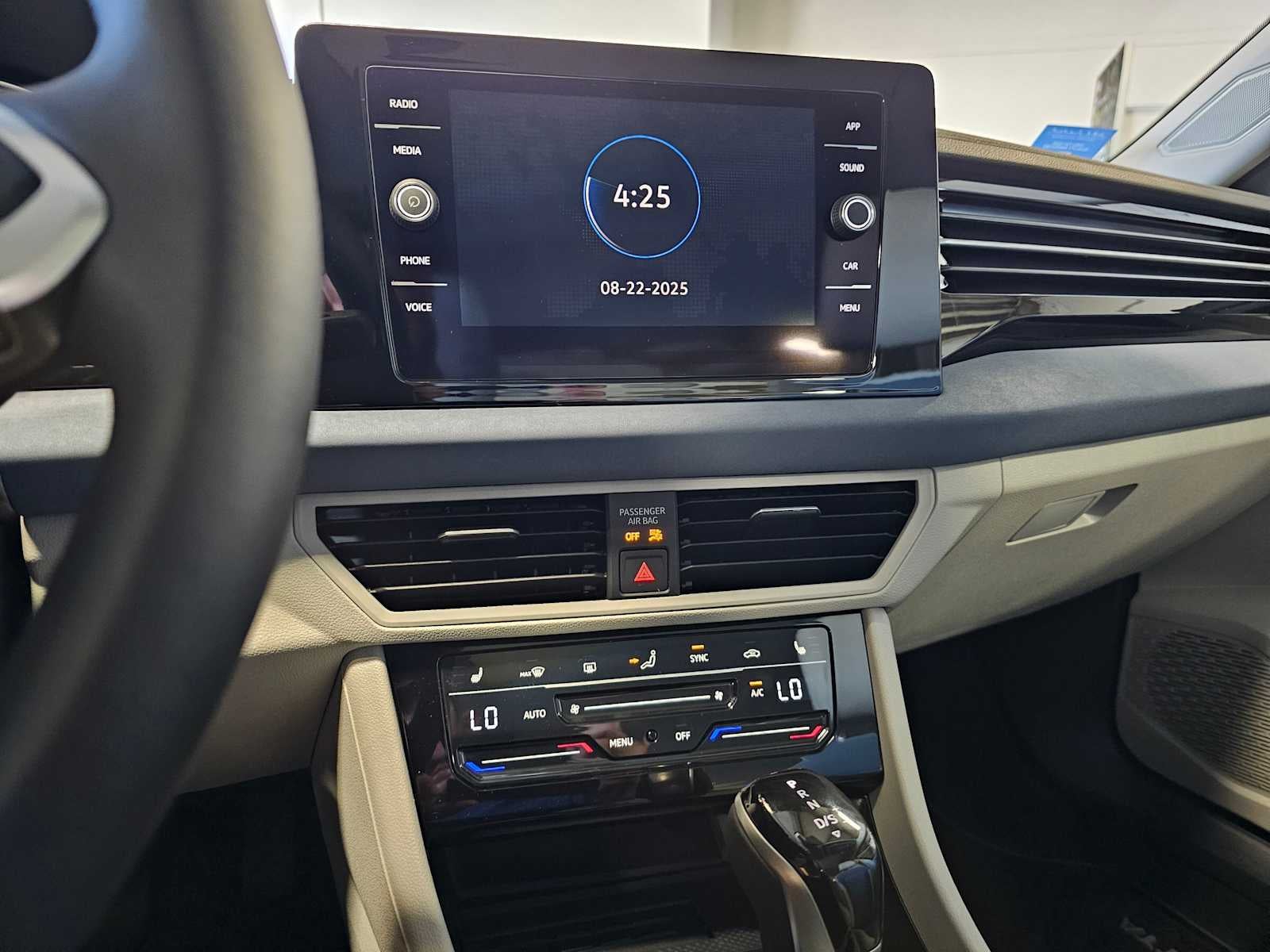 2025 Volkswagen Jetta SE Auto