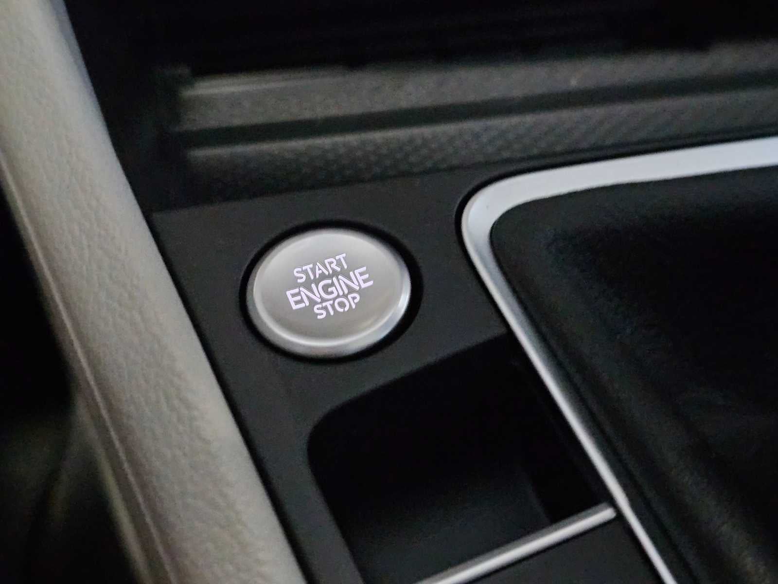 2025 Volkswagen Jetta SE Auto