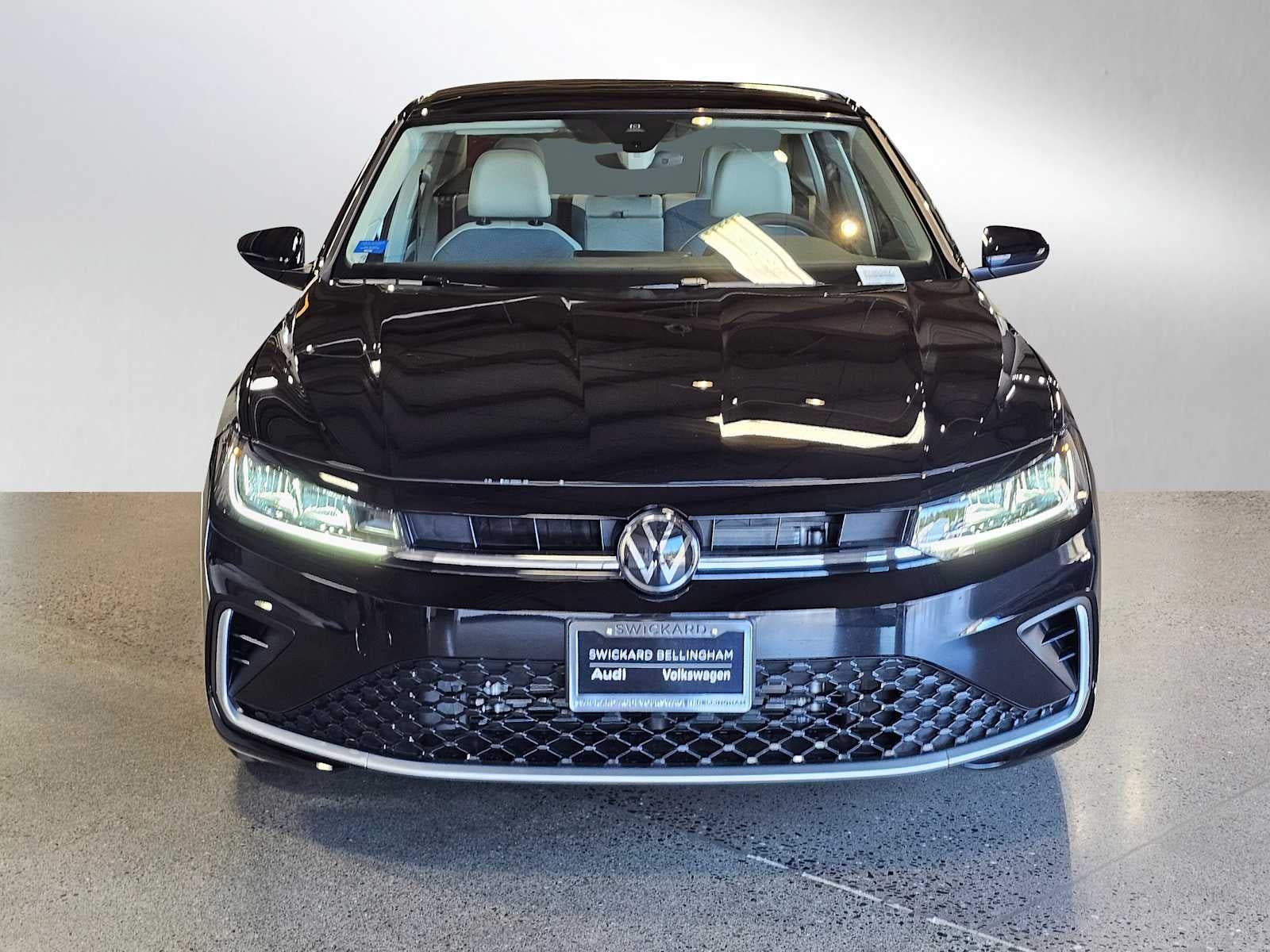 2025 Volkswagen Jetta SE Auto