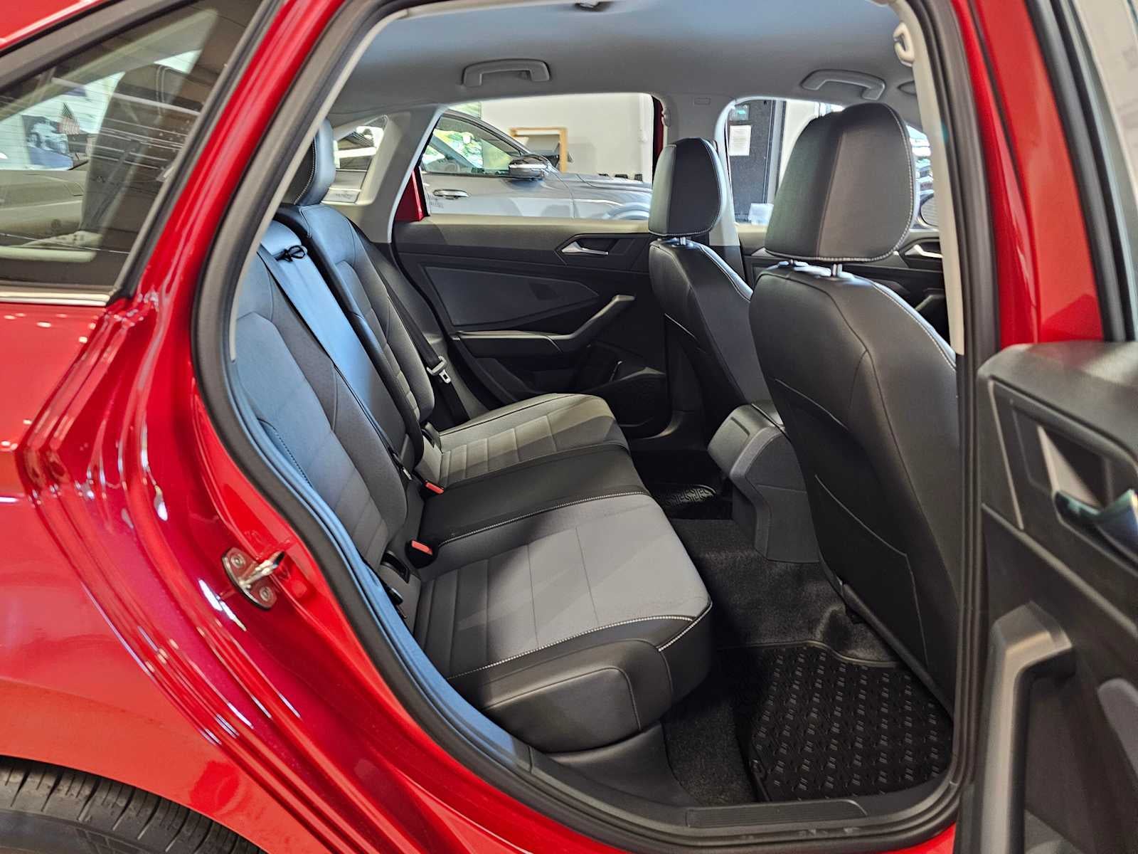 2025 Volkswagen Jetta SE Auto