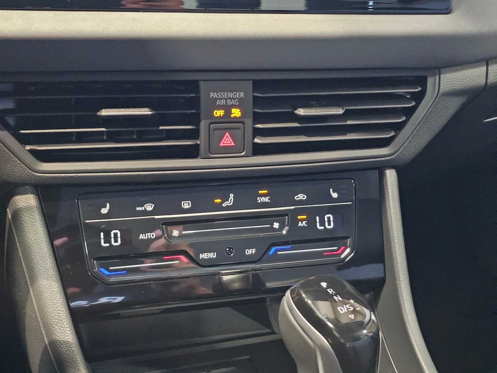 2025 Volkswagen Jetta SE Auto