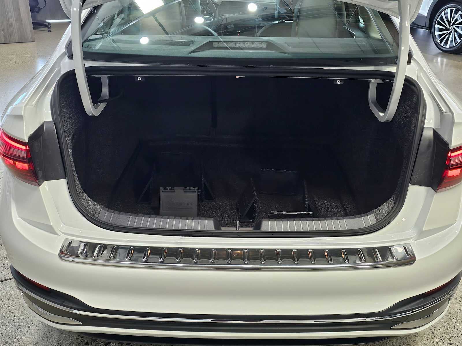 2025 Volkswagen Jetta SEL Auto