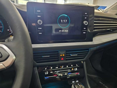 2025 Volkswagen Jetta SEL Auto