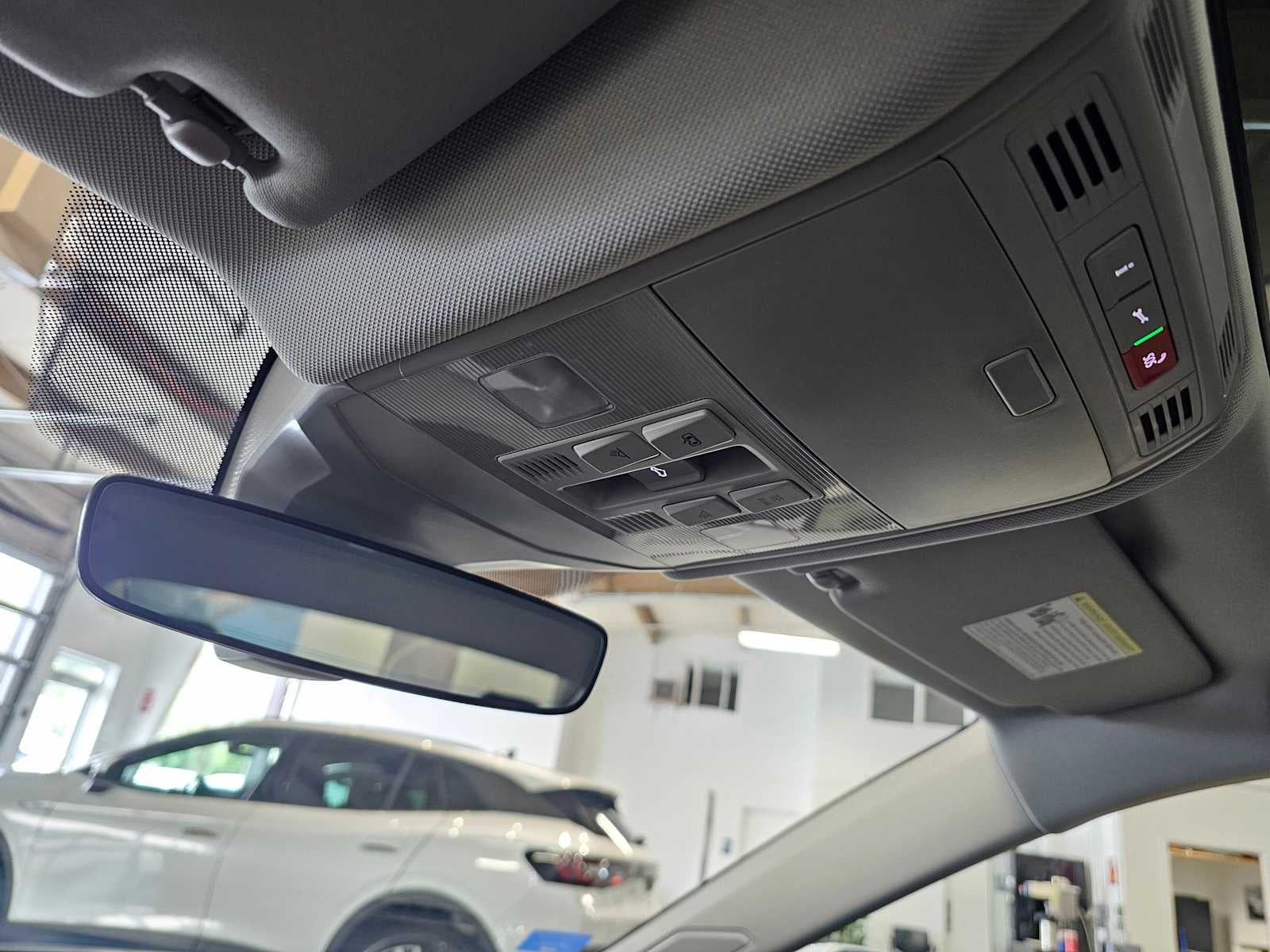 2025 Volkswagen Jetta SEL Auto