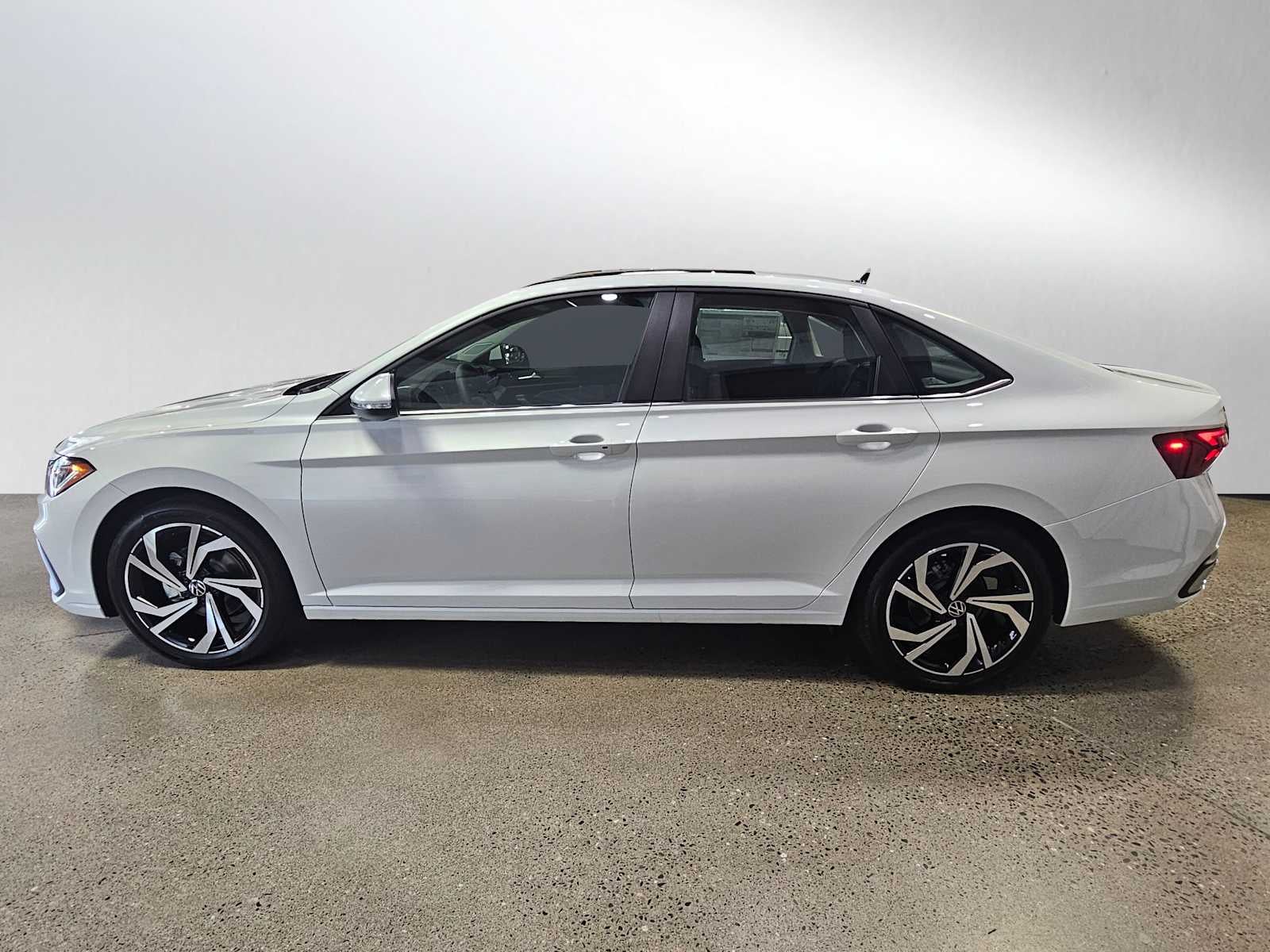 2025 Volkswagen Jetta SEL Auto