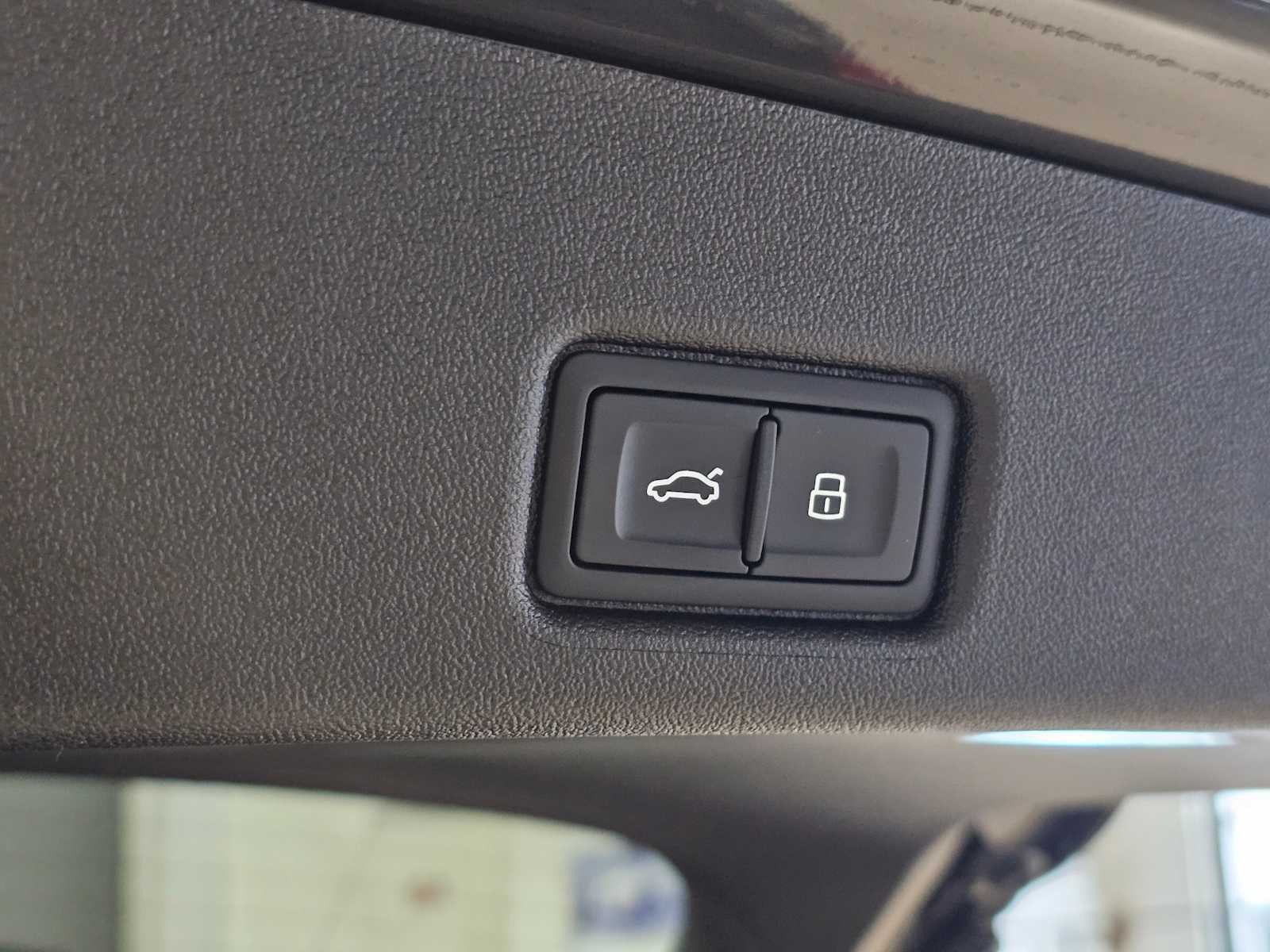 2025 Audi SQ5 Premium Plus 3.0 TFSI quattro