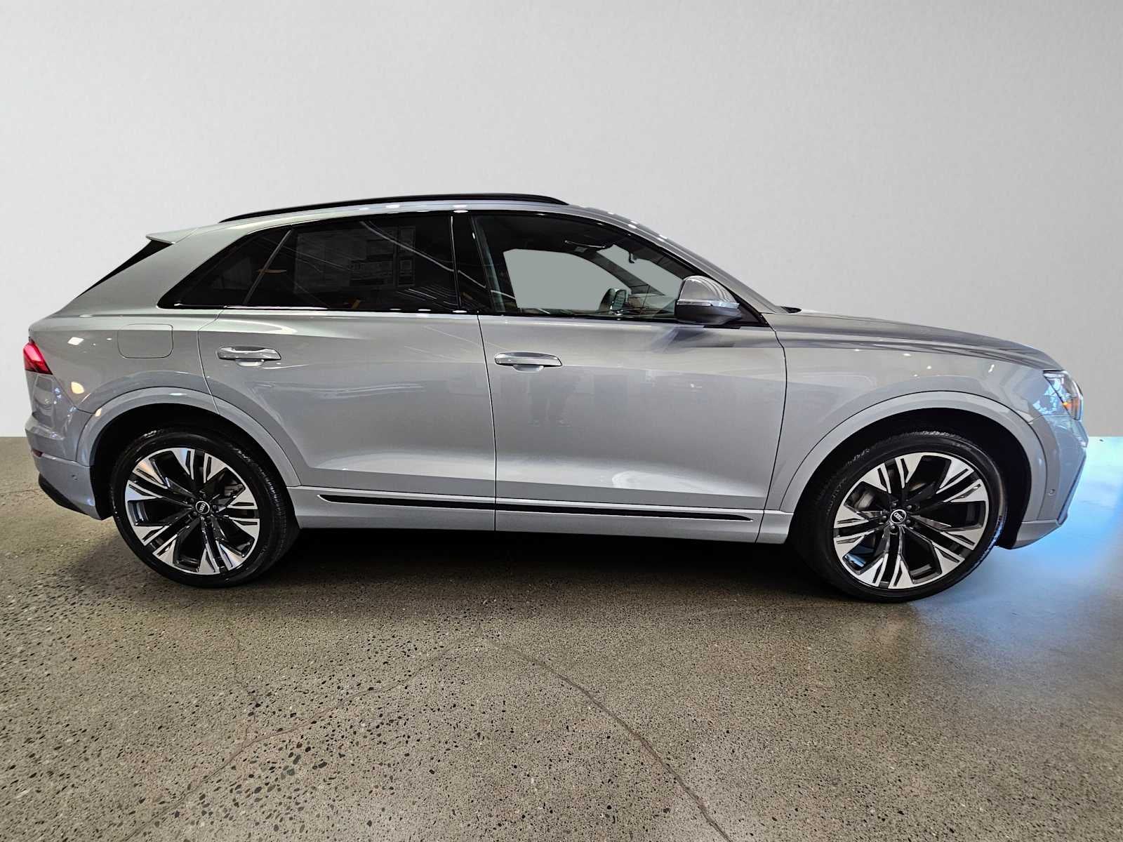 2025 Audi Q8 Premium Plus 55 TFSI quattro