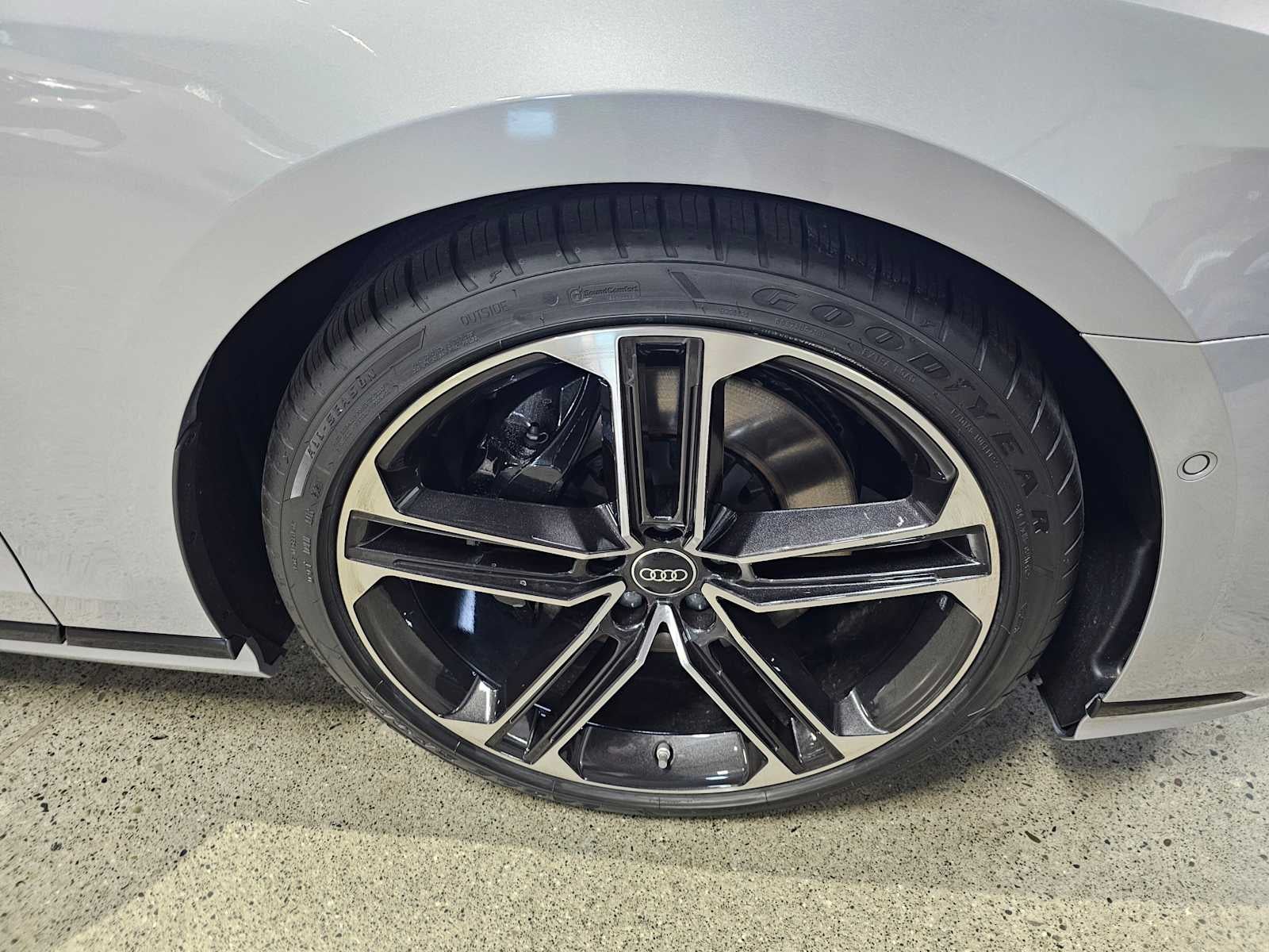 2025 Audi A8 L 55 TFSI quattro