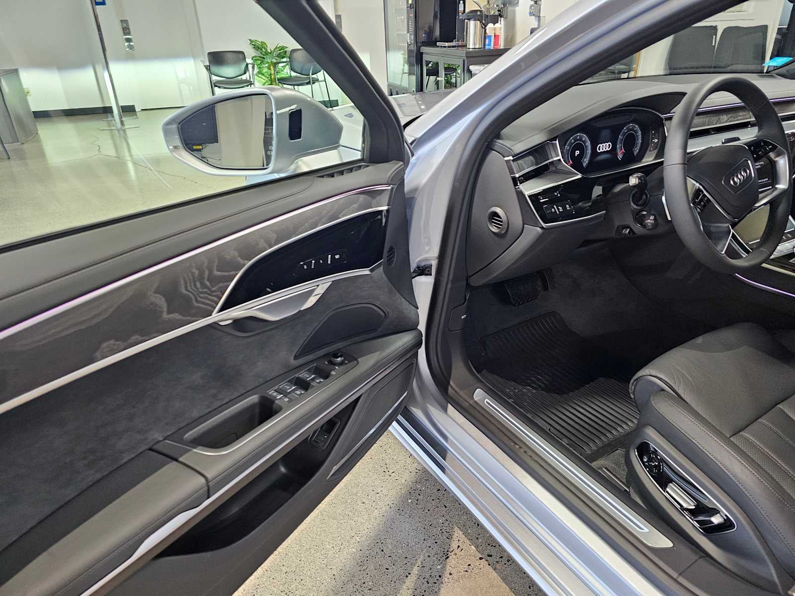 2025 Audi A8 L 55 TFSI quattro